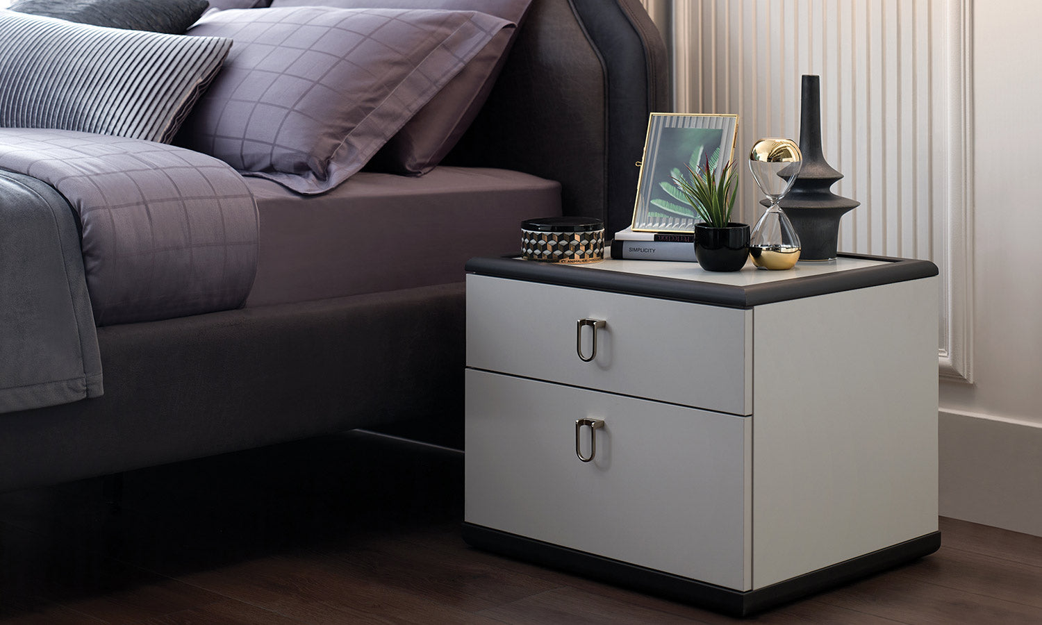 Нощно шкафче «Eterna» + две чекмеджета, размер 56х46х48см