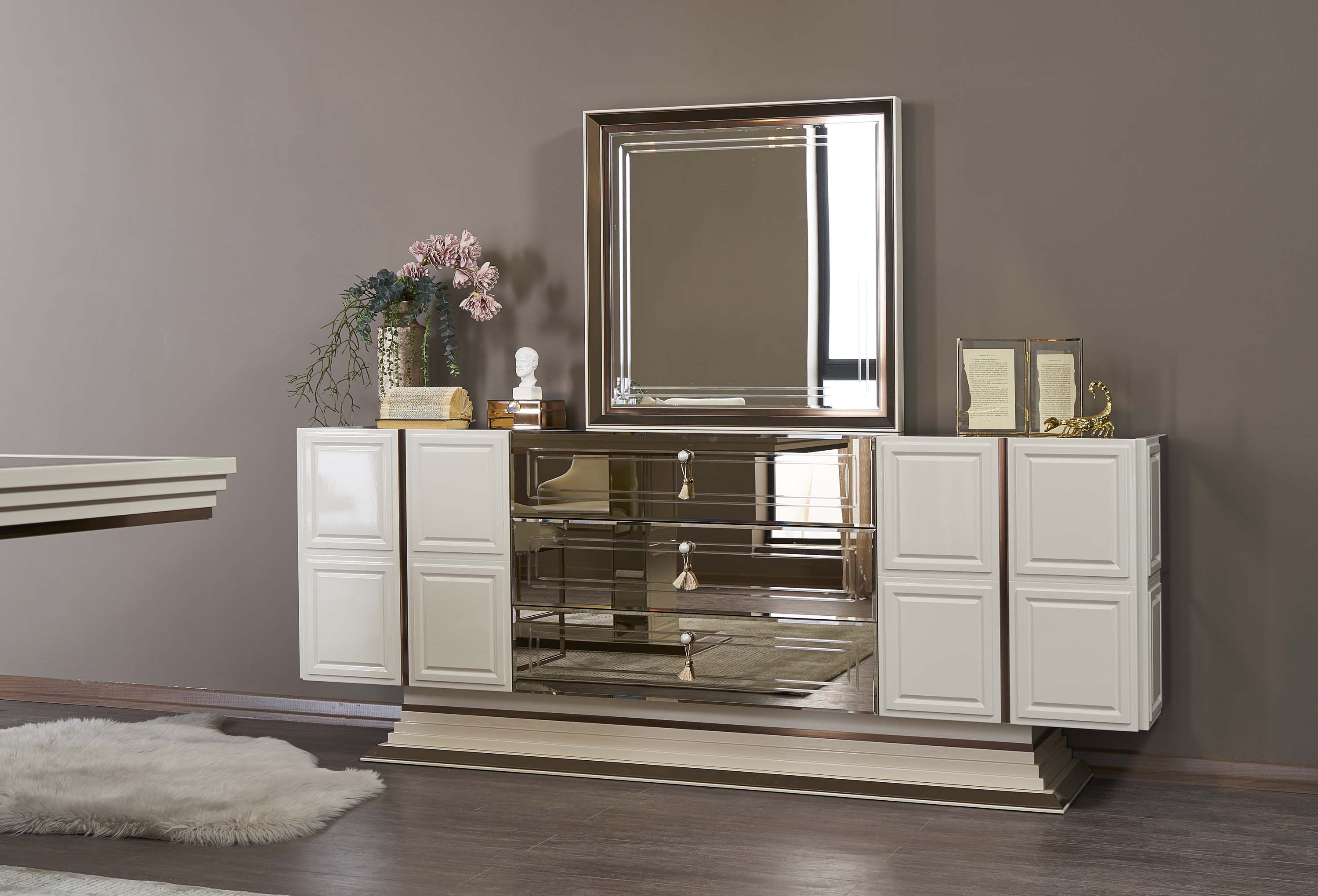 Бюфет с огледало Felix