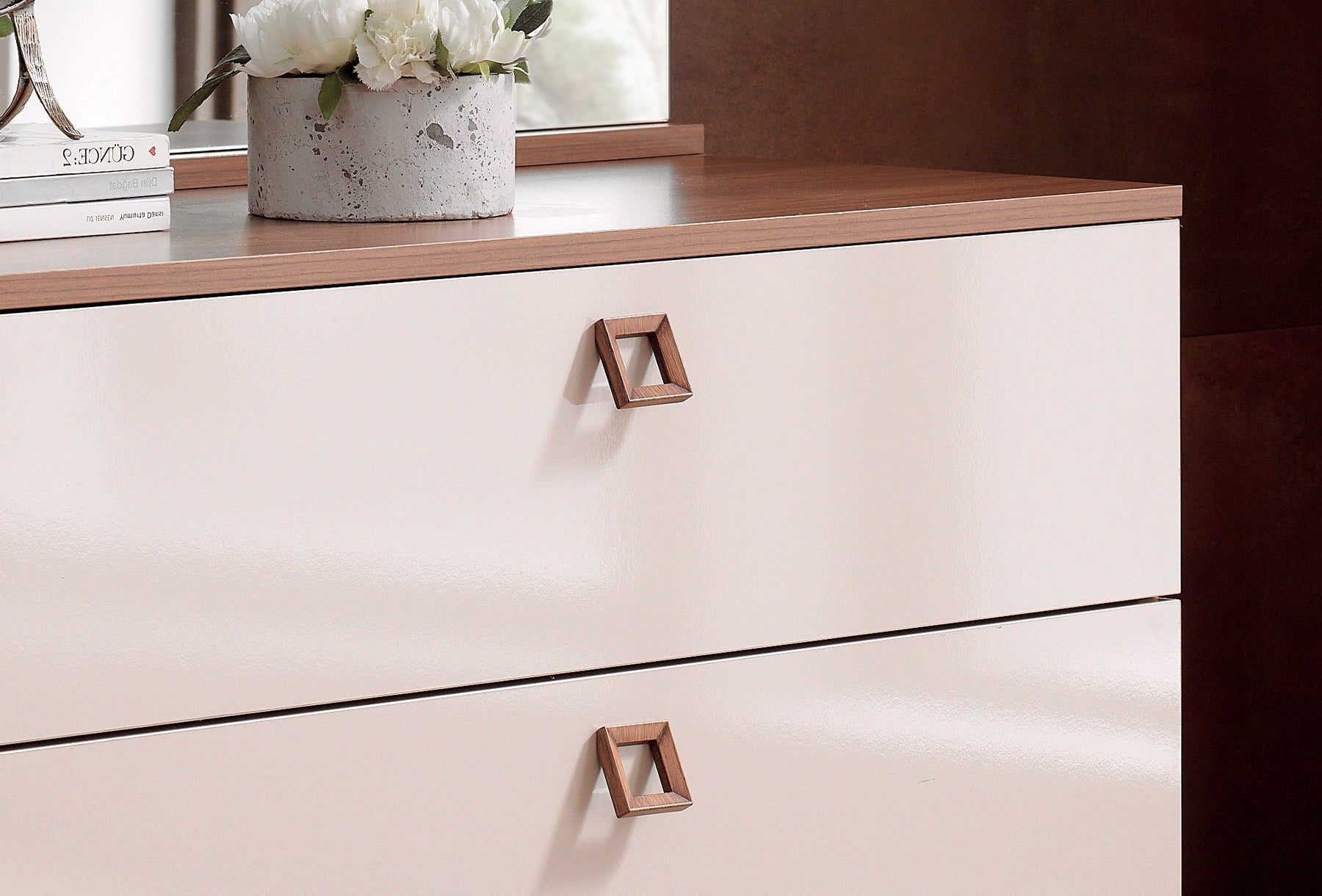 Скрин «Mistral» с три чекмеджета, размер 90х76х45см