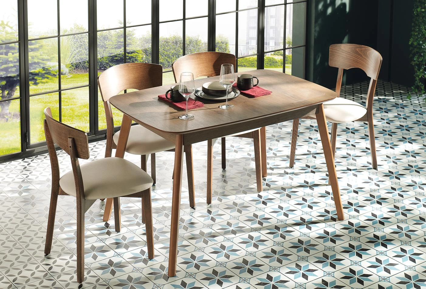 Трапезна разтегателна маса «Novel» с размер 127х77х79см