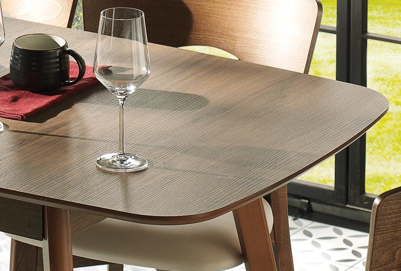 Трапезна разтегателна маса «Novel» с размер 127х77х79см