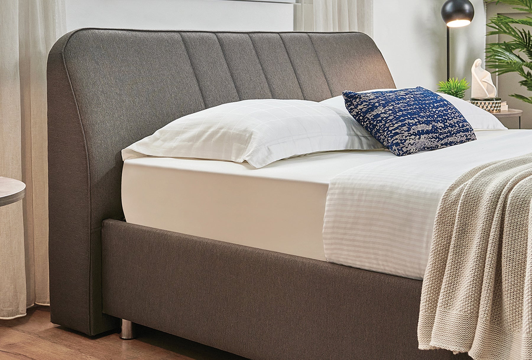 Тапицирана табла за легло «Petit»