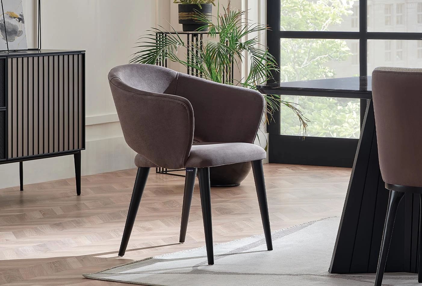 Трапезен стол «Riga» с подлакътници, с тапицерия