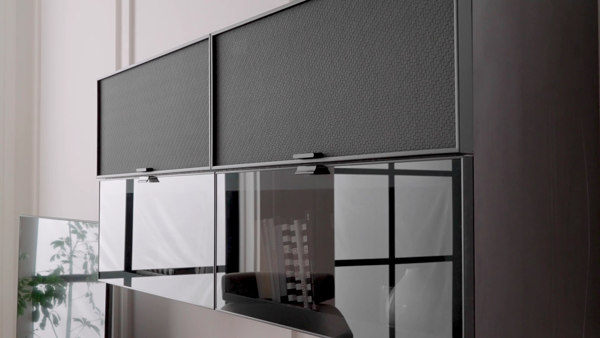 ТВ шкаф за стена «Riga» с размер 80х64х33см