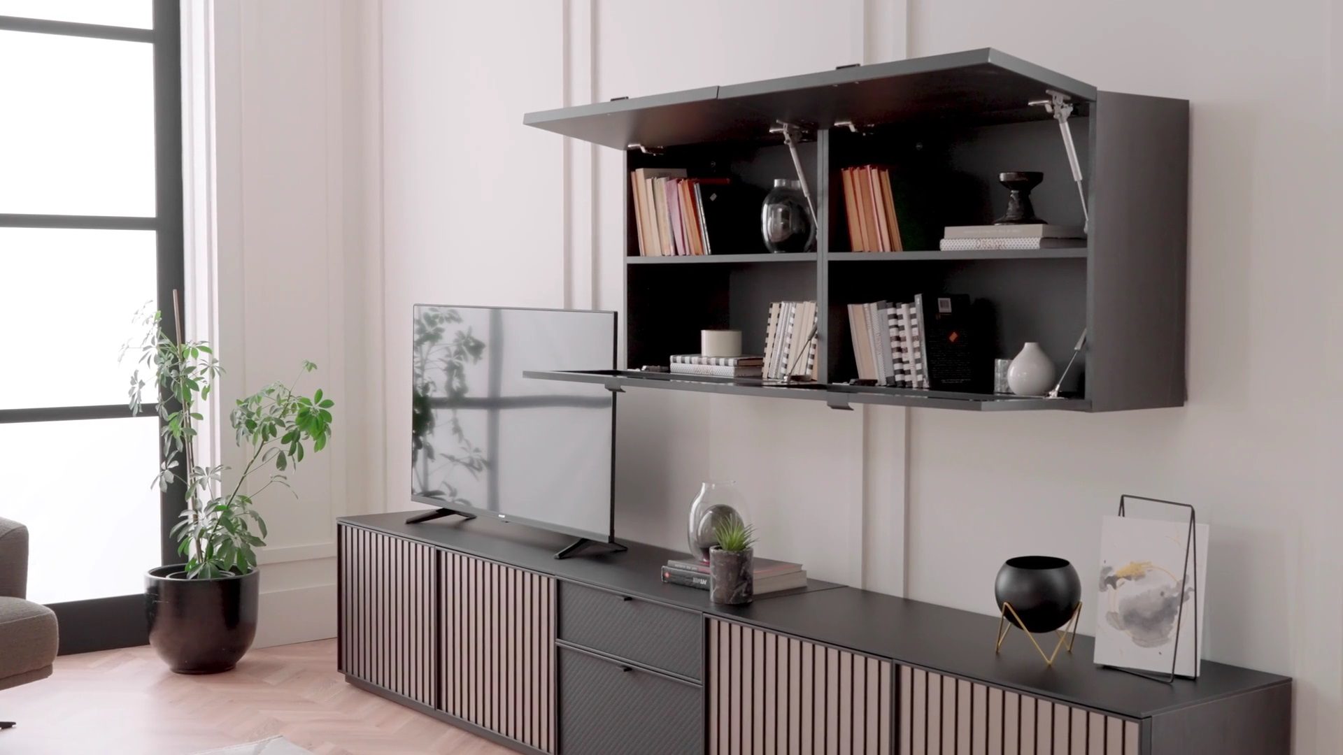 ТВ шкаф за стена «Riga» с размер 80х64х33см