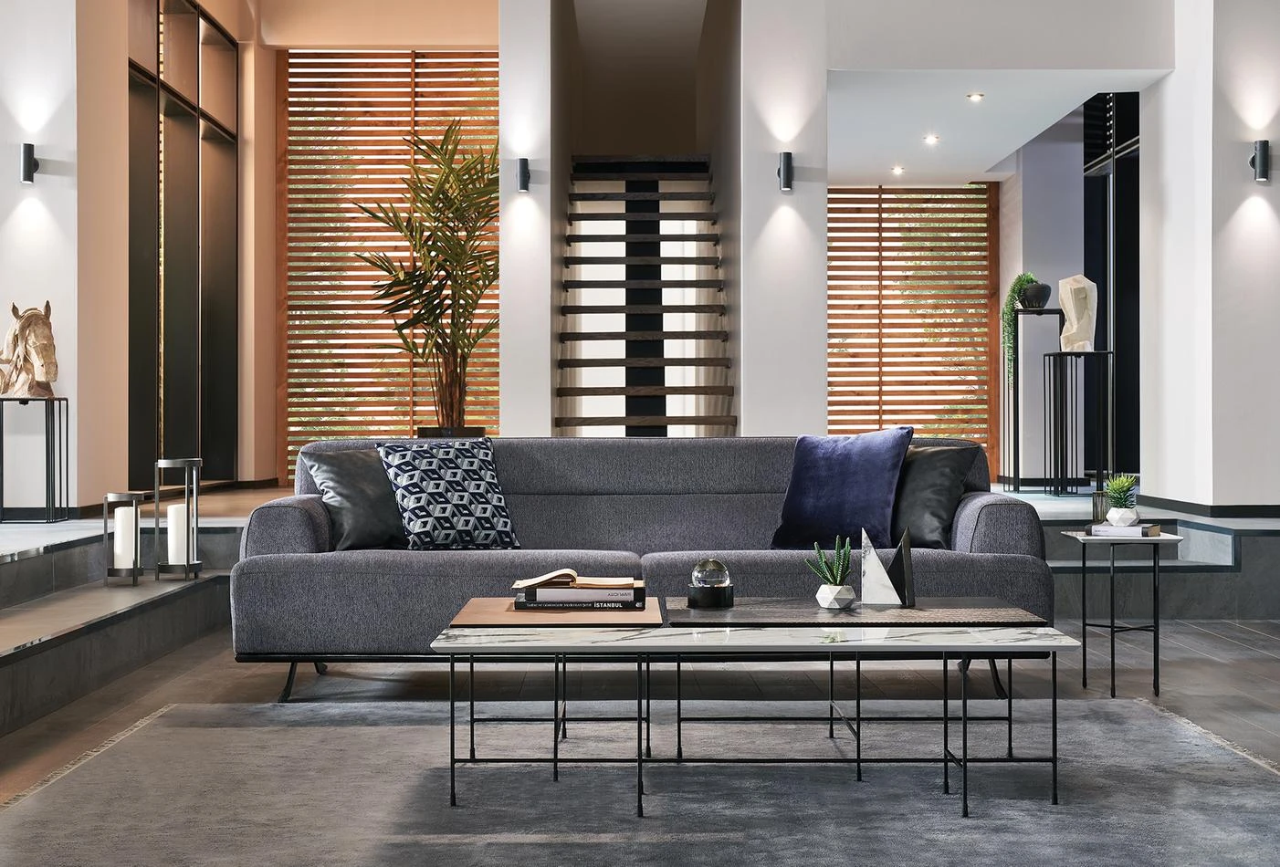 Триместен диван «Valdera» + 4 декоративни възглавници, ширина 256см