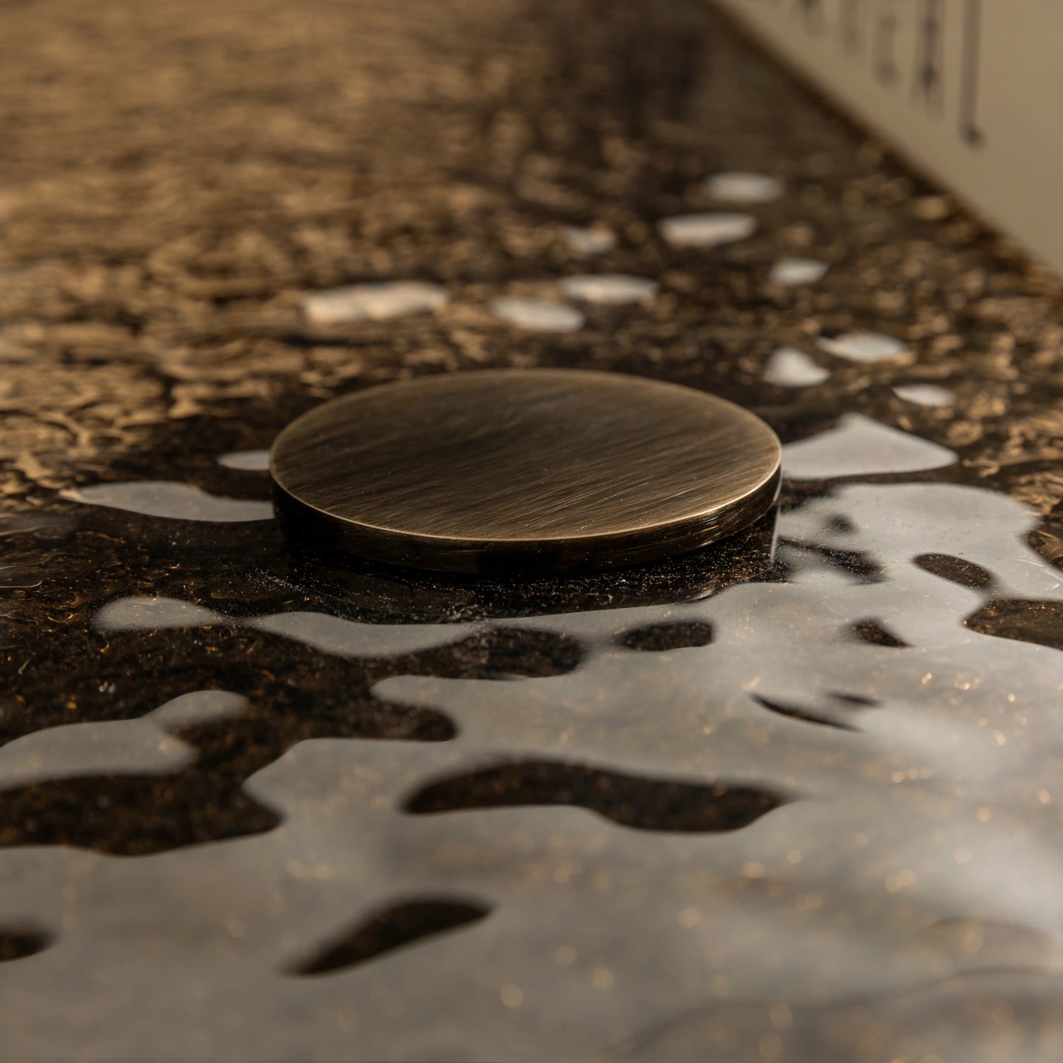 Холна маса «Velora 1390» с релефно стъкло, с размер 100х30х100см