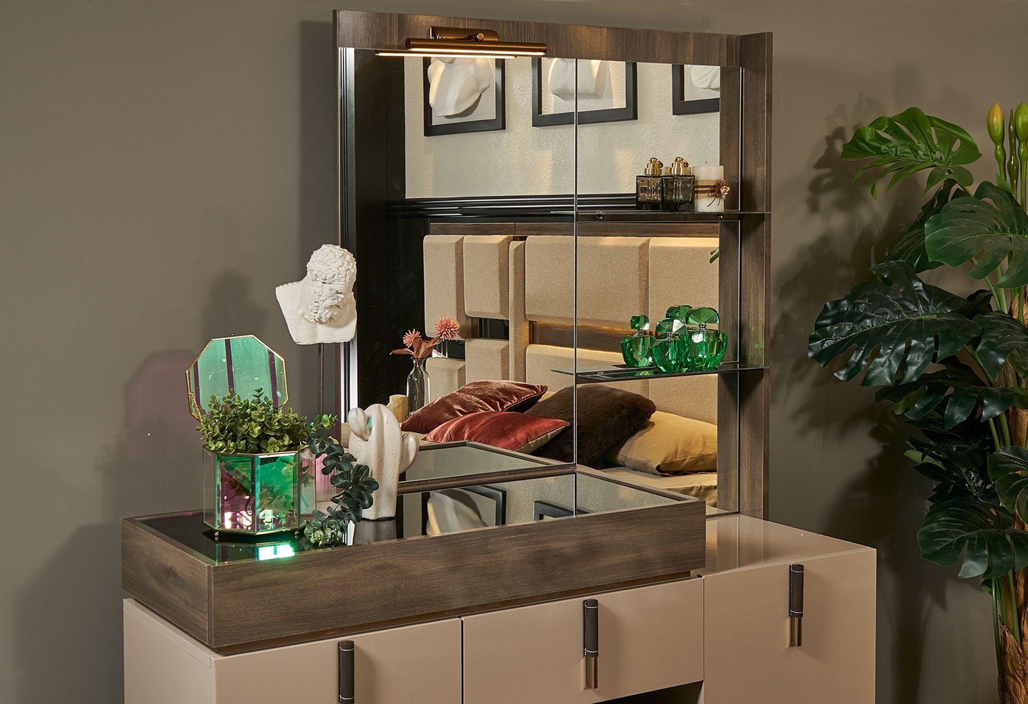 Скрин с огледало и табуретка Idol Mobilya Berlis