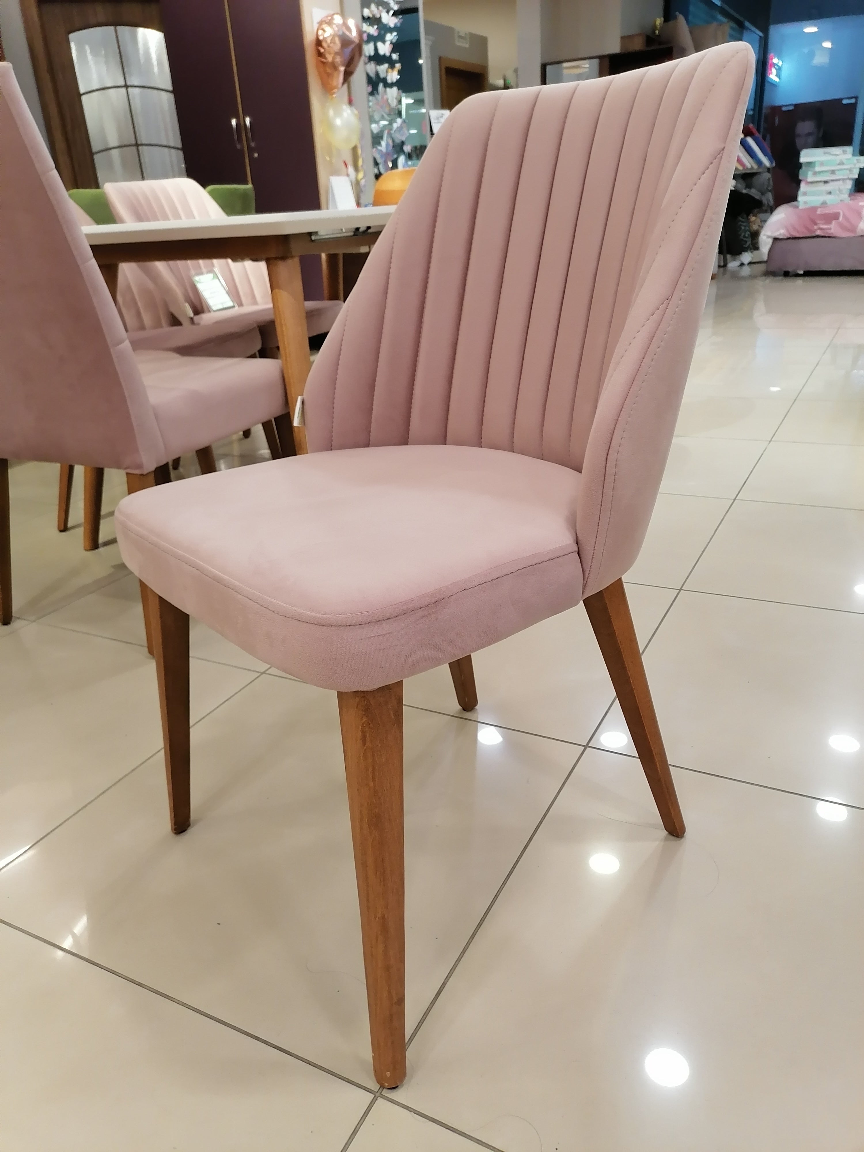 Трапезен стол «Aston Air Mia» с тапицерия, 100+ вида дамаски