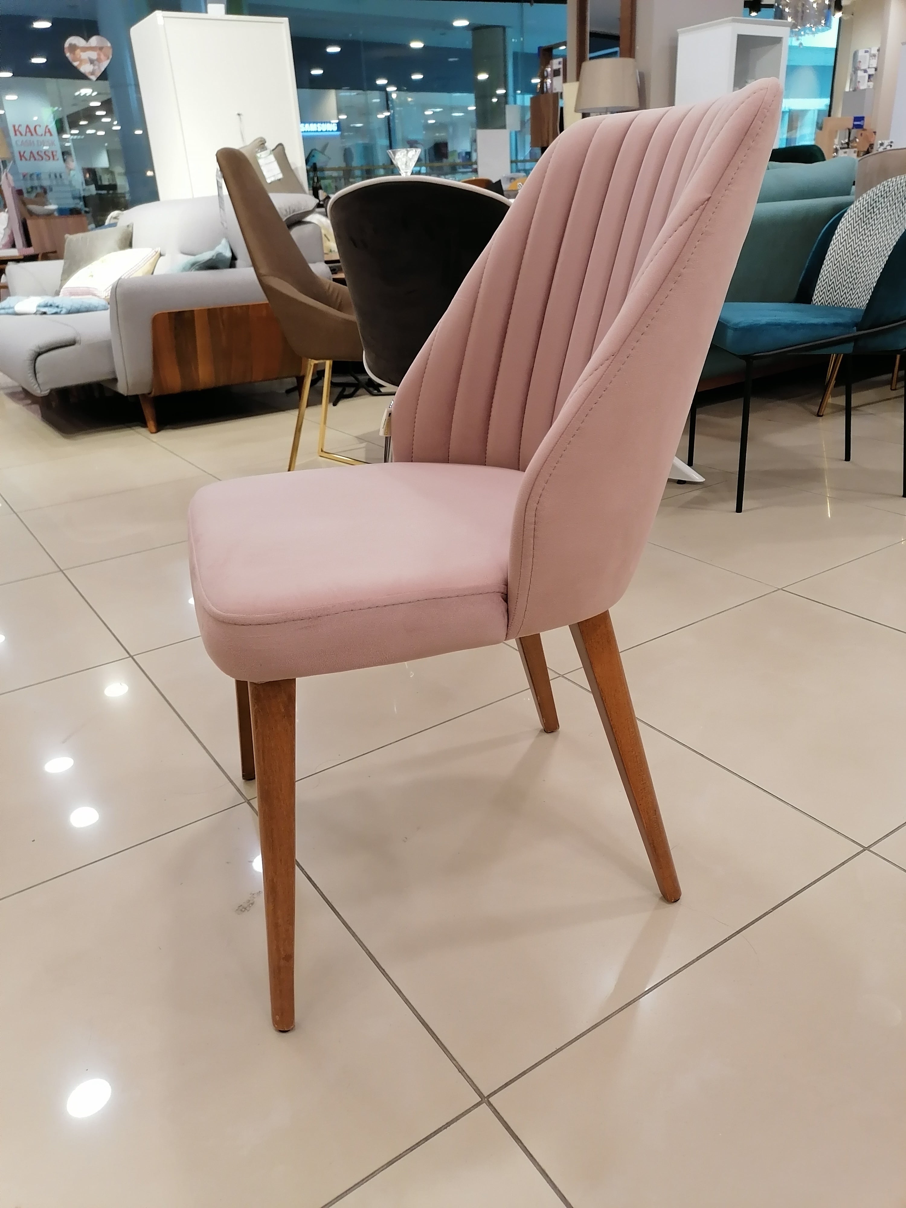 Трапезен стол «Aston Air Mia» с тапицерия, 100+ вида дамаски