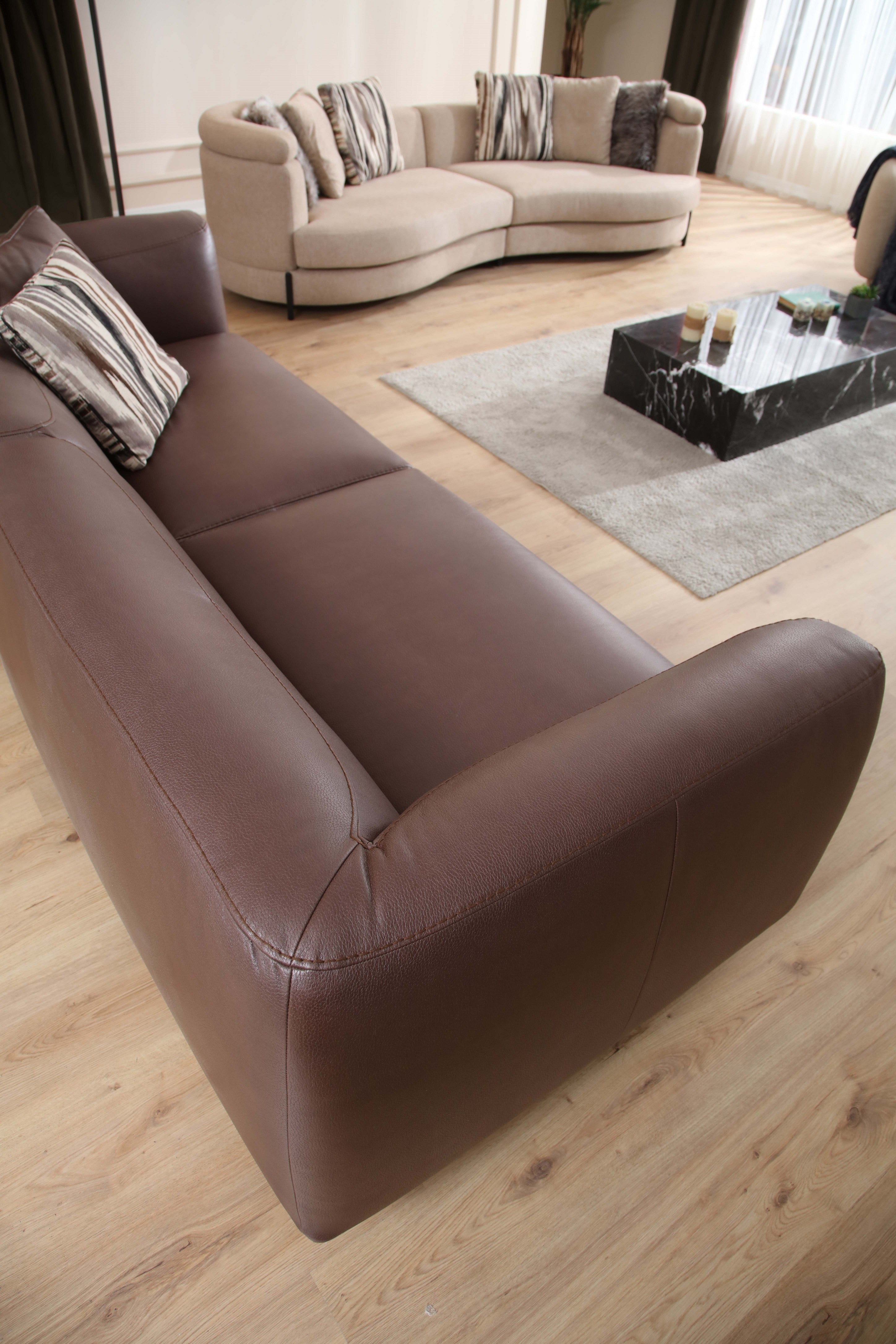 Триместен диван «Lisbon» + 2 декоративни възглавници, ширина 250см