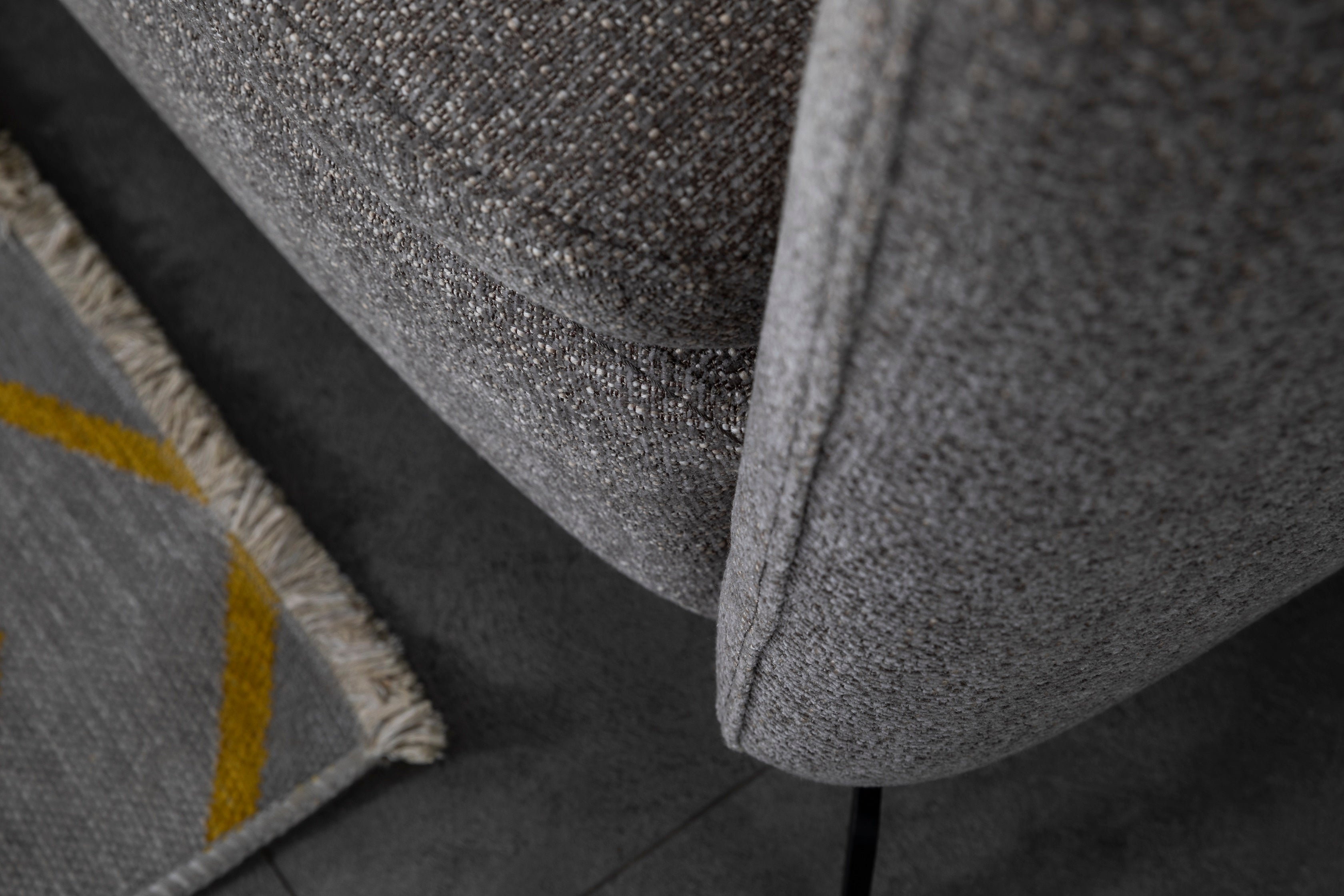 Триместен диван «Kugu» + 2 декоративни възглавници, ширина 205см