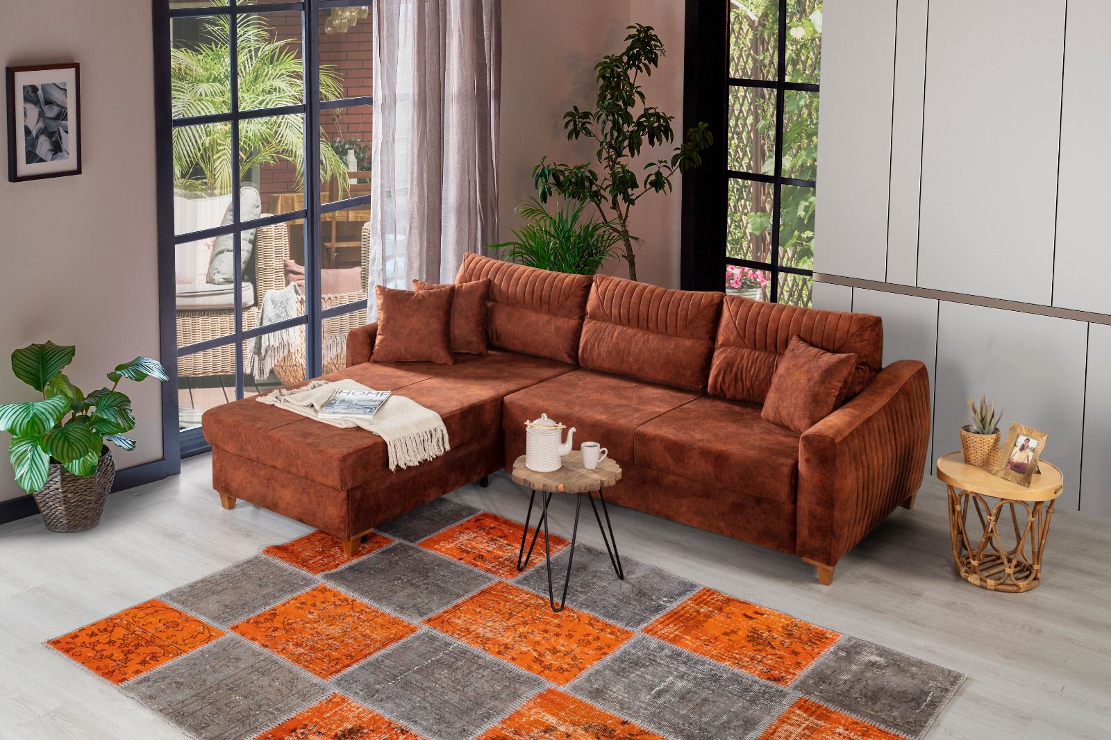 Ъглов разтегателен диван - легло «Sofia» + две декоративни възглавници, ширина 258см