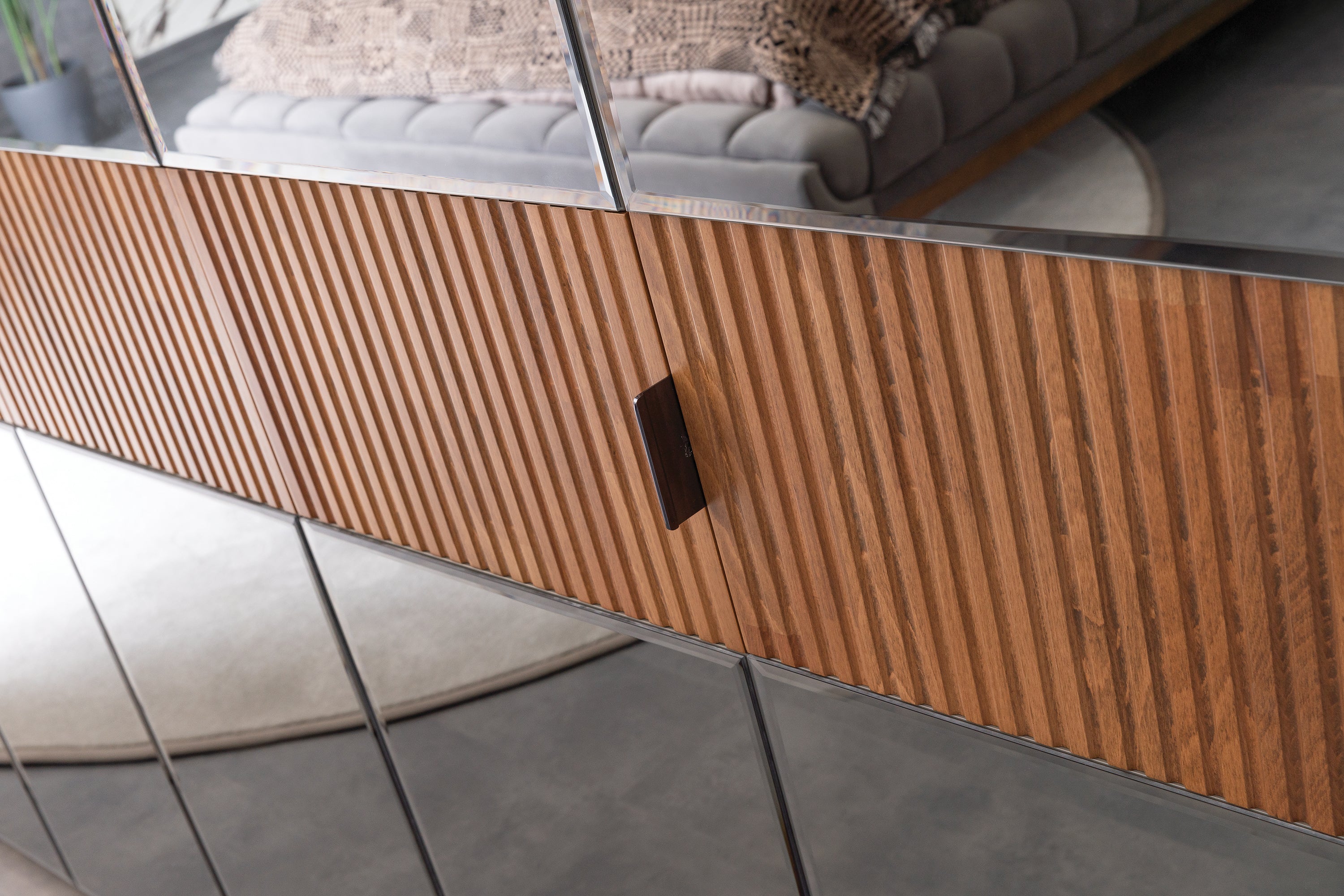 Гардероб «Quatro» + LED осветление, с чекмеджета, ширина 206, 256 или 307см