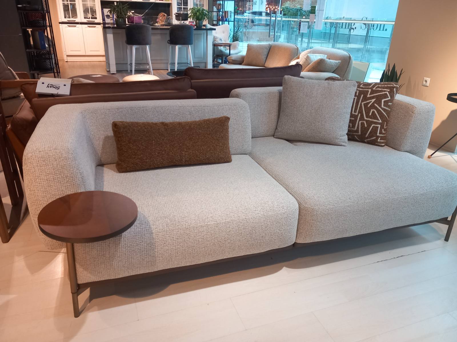 Триместен диван Tesla Martine + Масичка за диван Tesla - Аутлет