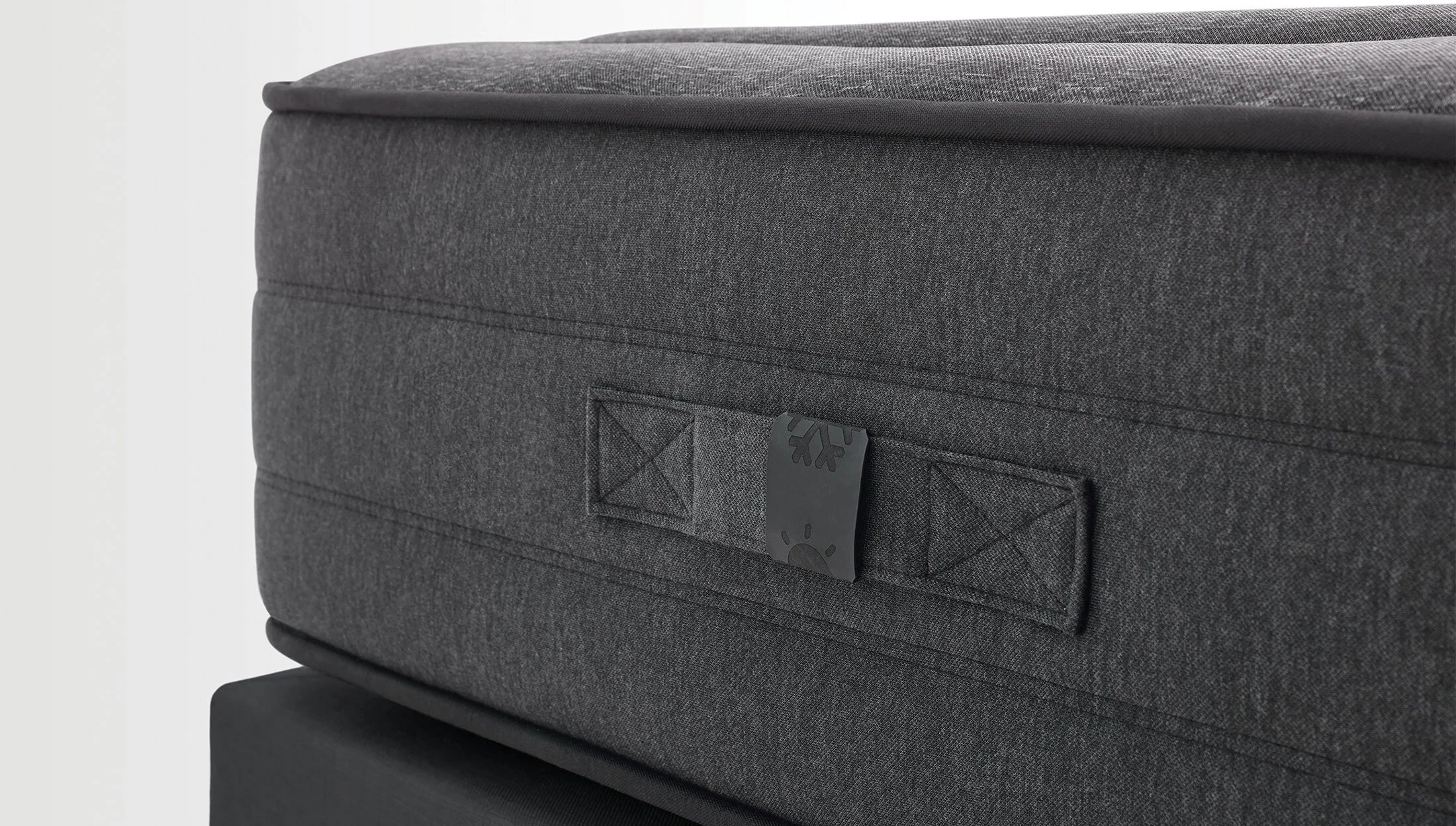 Матрак «Black Ice» - лятна страна с охлаждащ гел и зимна - с вълна Woolmark, с покет пружинна система, 33 см