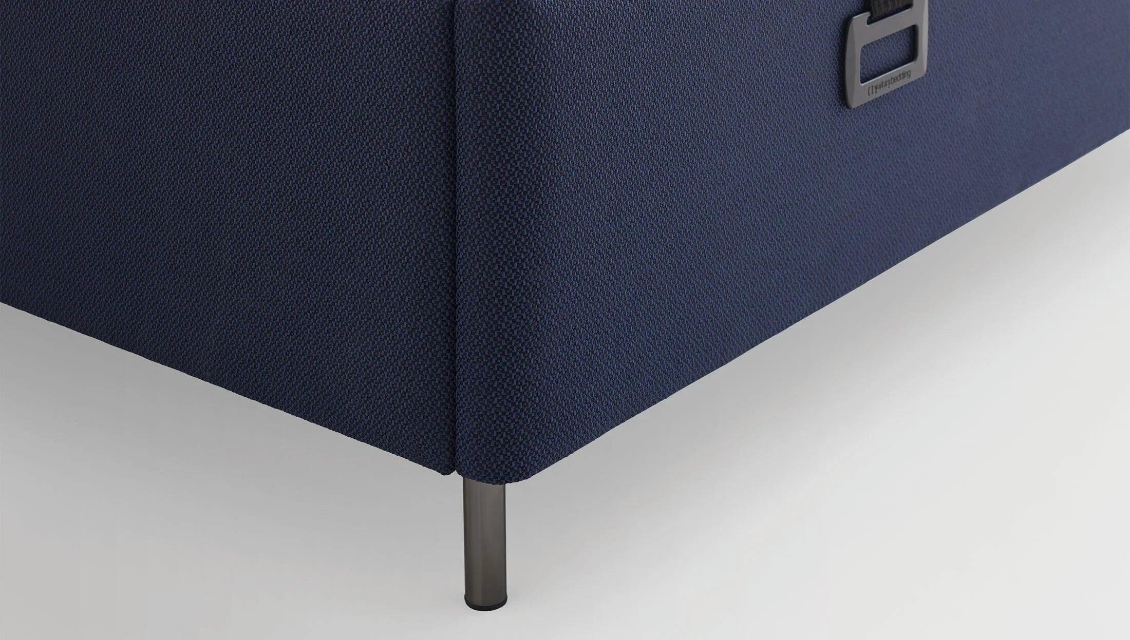 Тапицирана основа за легло «Barte» с място за съхранение, повдигащ механизъм, система за безшумно затваряне