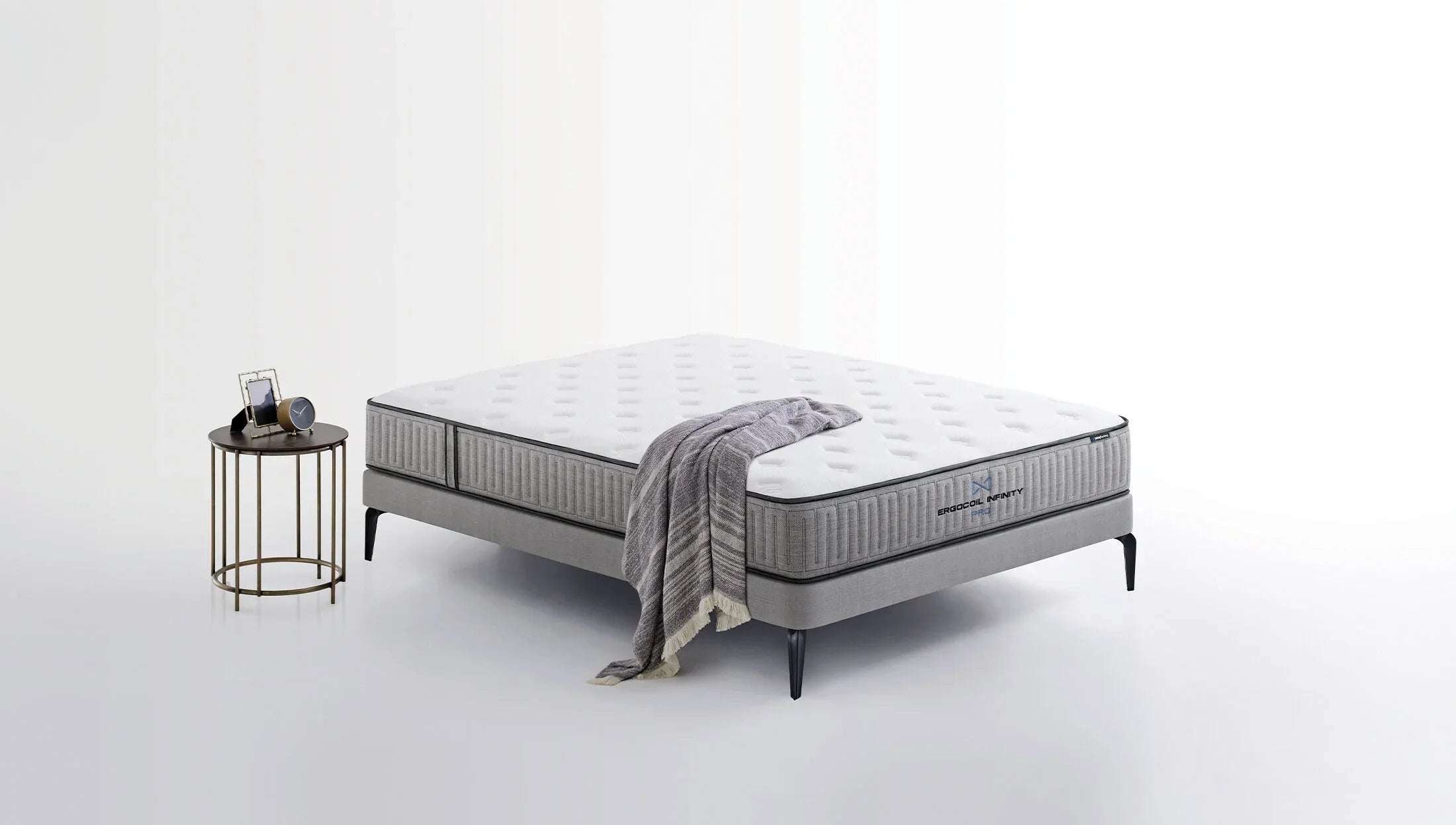 Матрак «Ergocoil Infinity Pro» - лятна страна с охлаждащ гел и зимна - с вълна Woolmark, 31 см