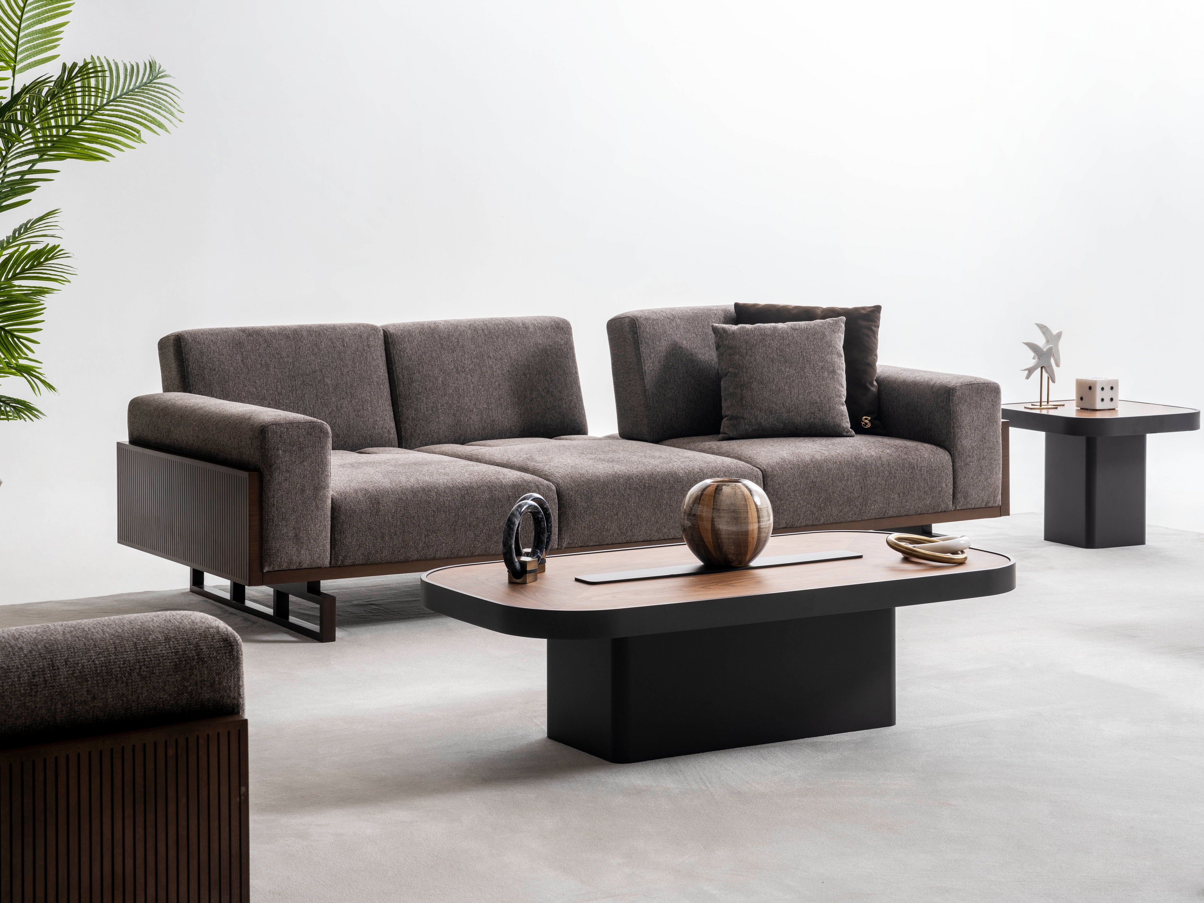 Четириместен разтегателен диван «Harmony» + две декоративни възглавници, ширина 257см