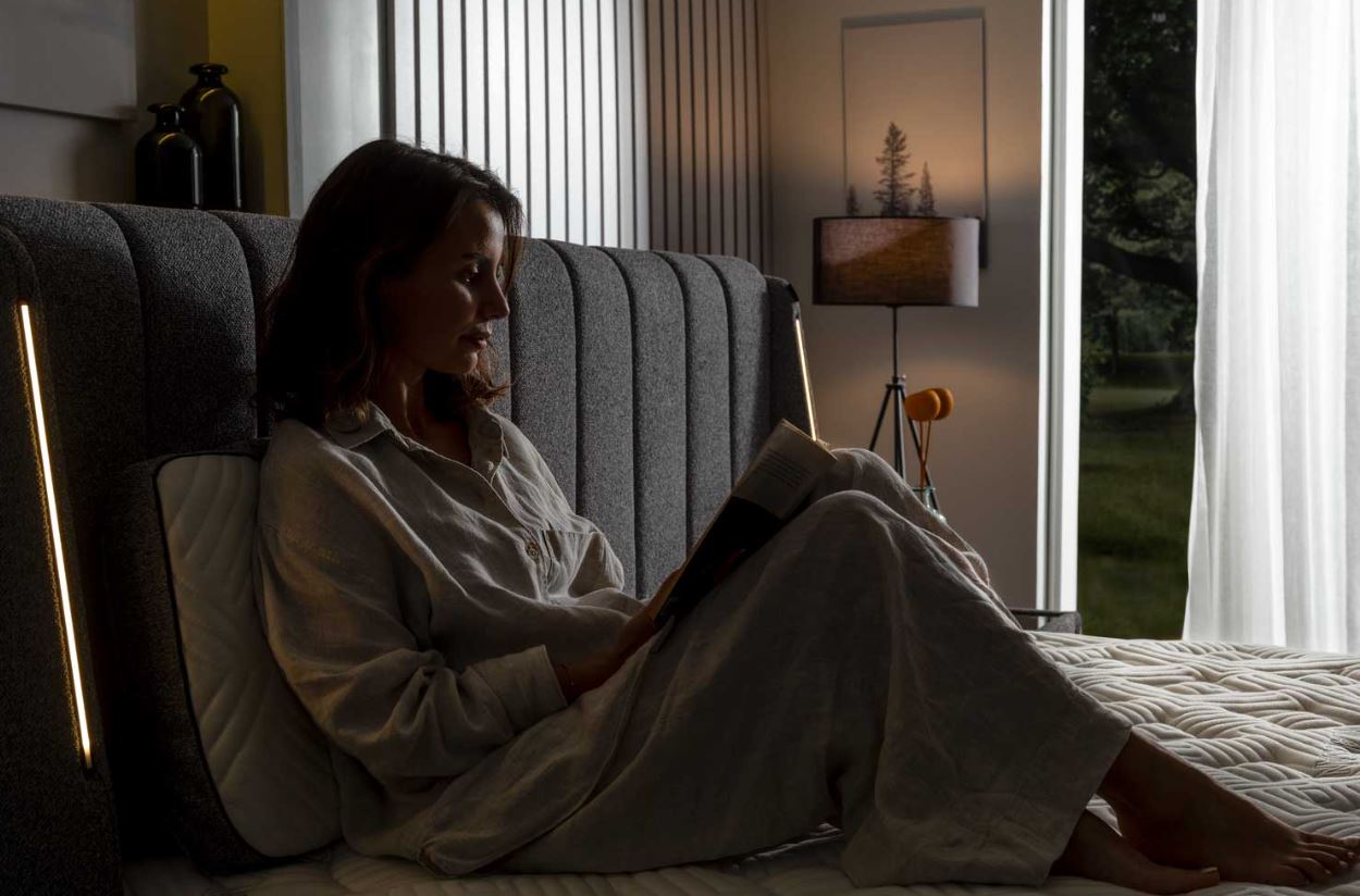 Тапицирана табла за легло «Blacksand» с LED осветление