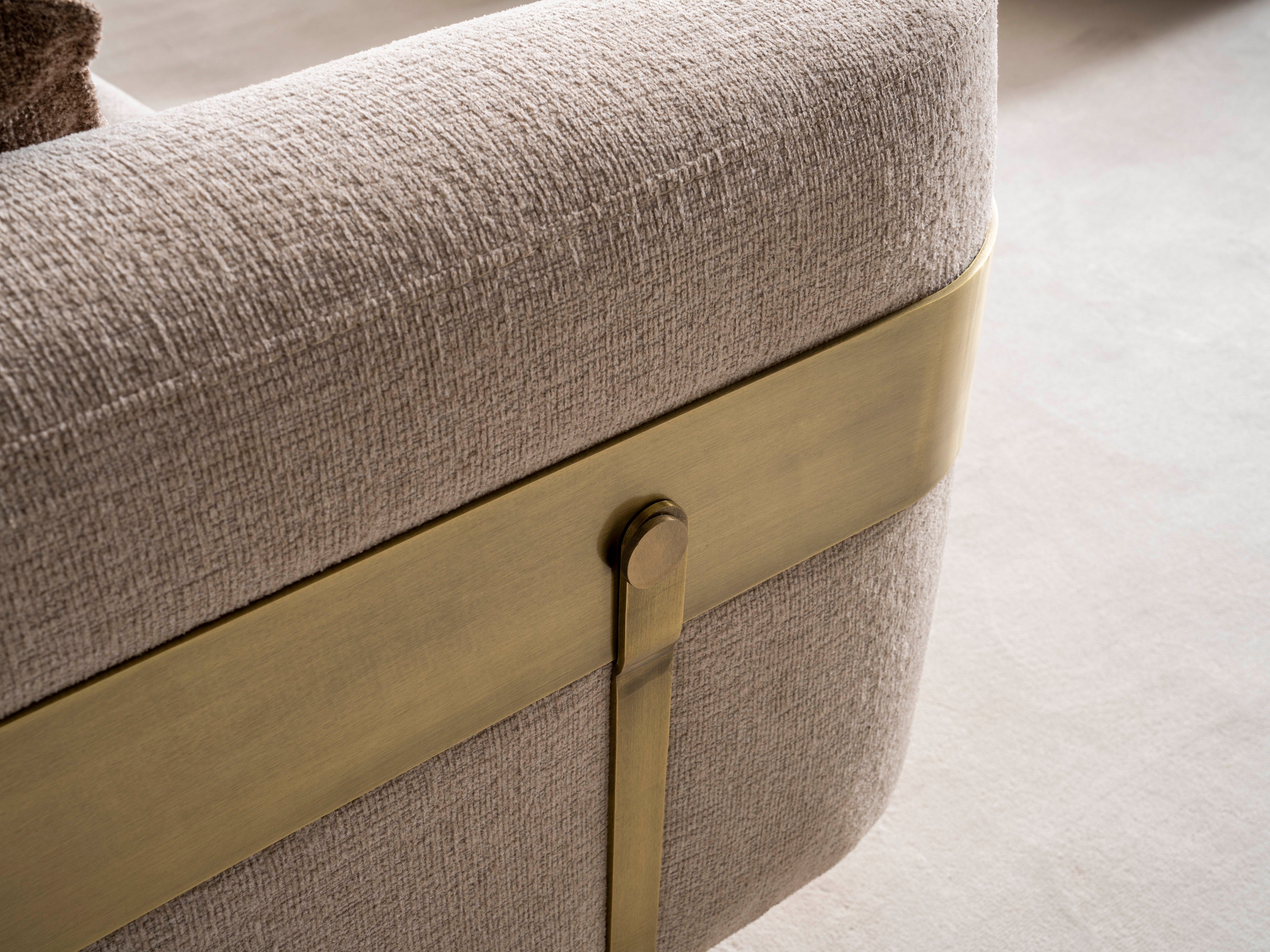 Четириместен диван «Reina» + декоративни възглавници, ширина 265см