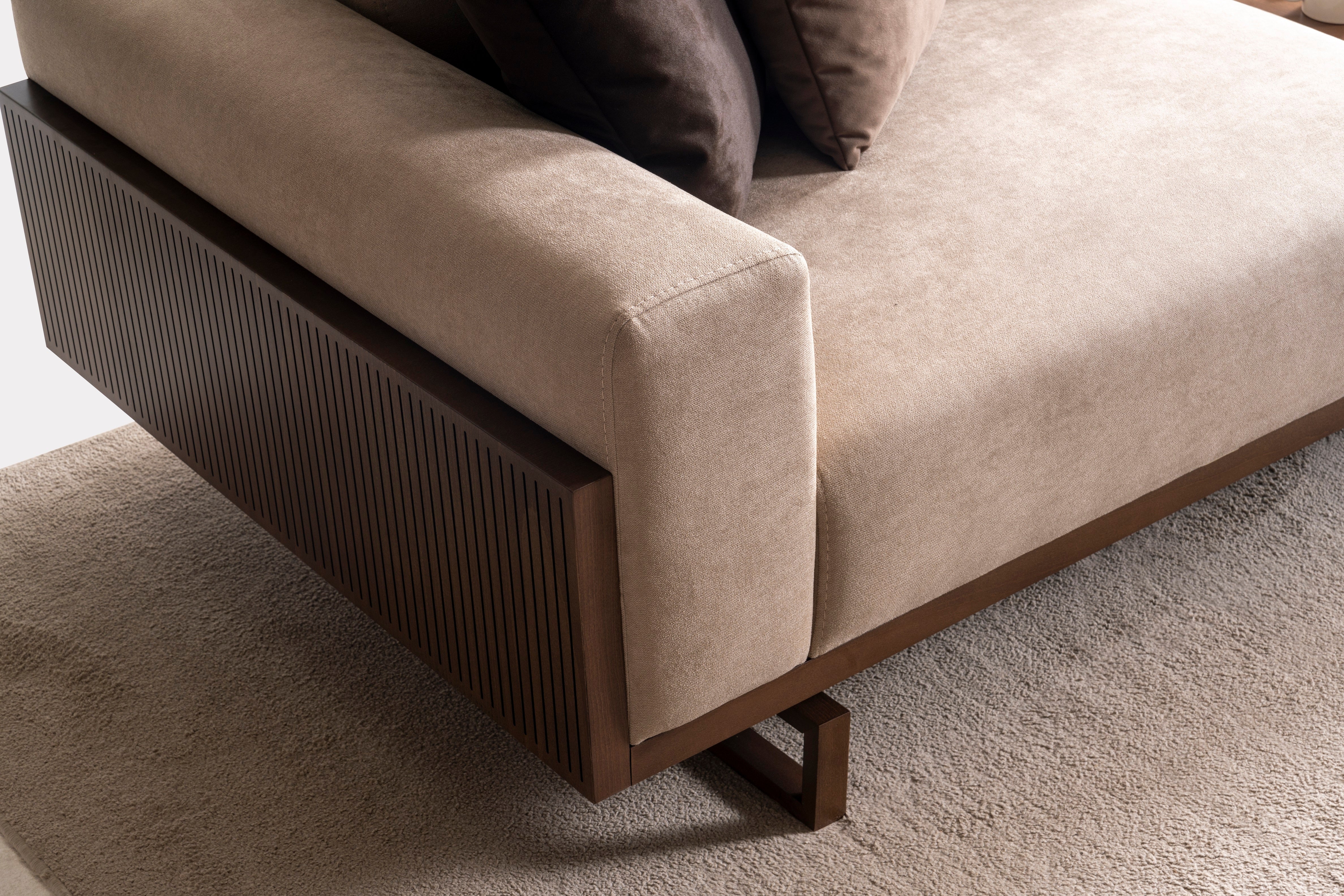 Ъглов диван «Harmony» + конзолна масичка и седем декоративни възглавници, ширина 355см