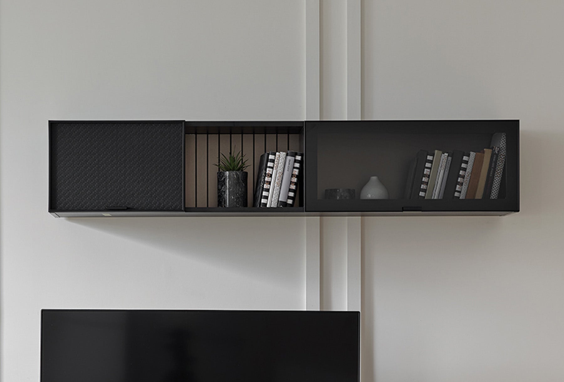 ТВ шкаф за стена «Riga» с размер 164х32х33см