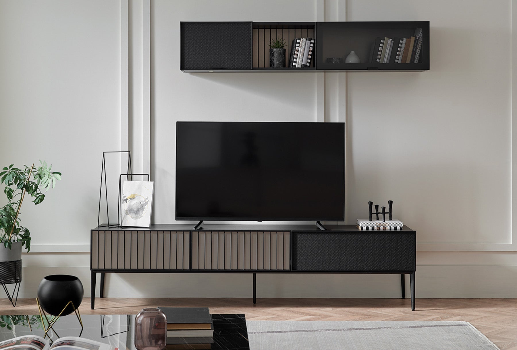 ТВ шкаф за стена «Riga» с размер 164х32х33см