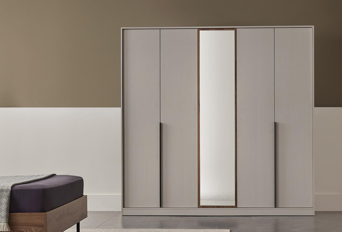 Петкрилен гардероб «Loreto» с огледална врата, ширина 227см