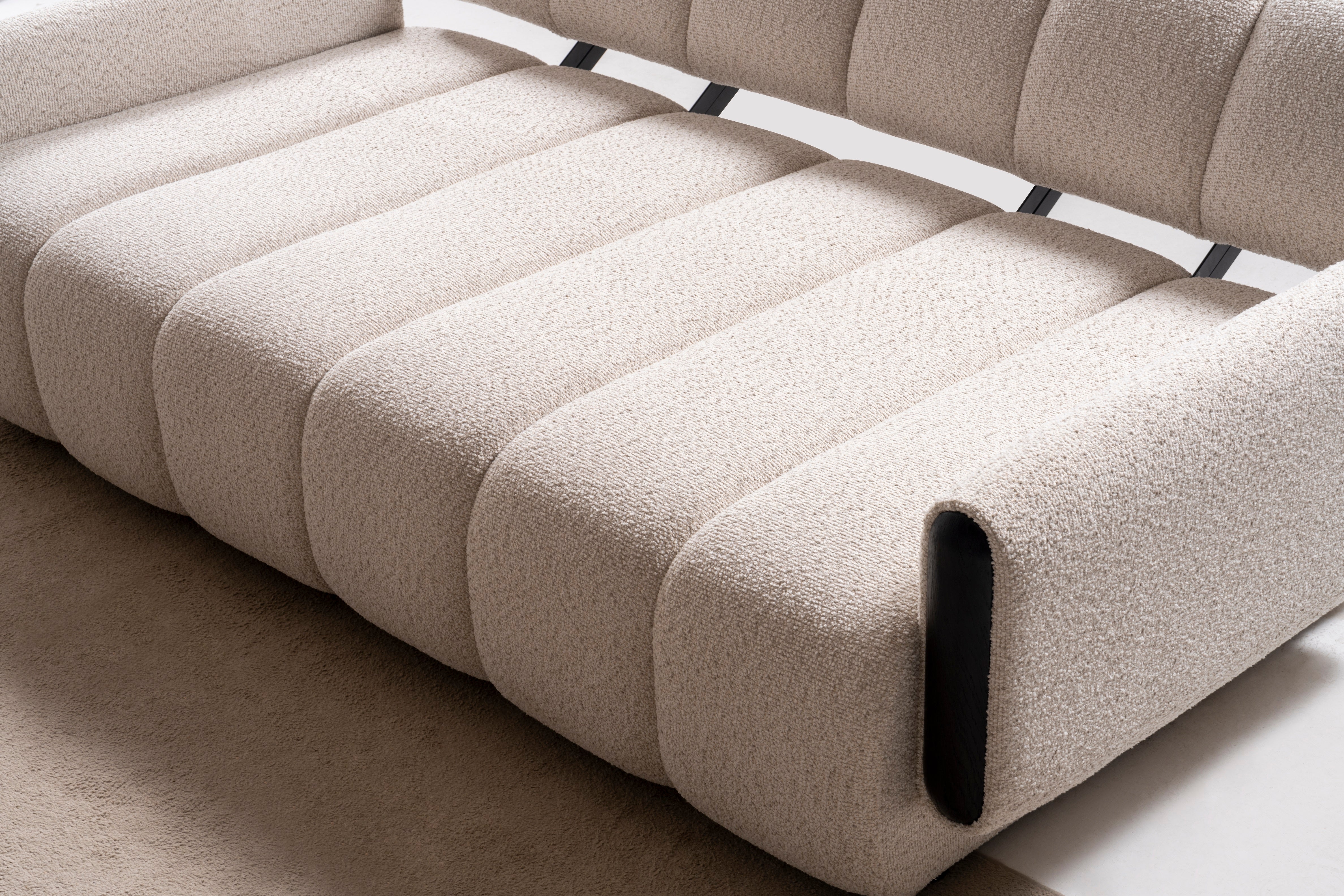 Триместен разтегателен диван «Rivian» + декоративни възглавници, ширина 216см