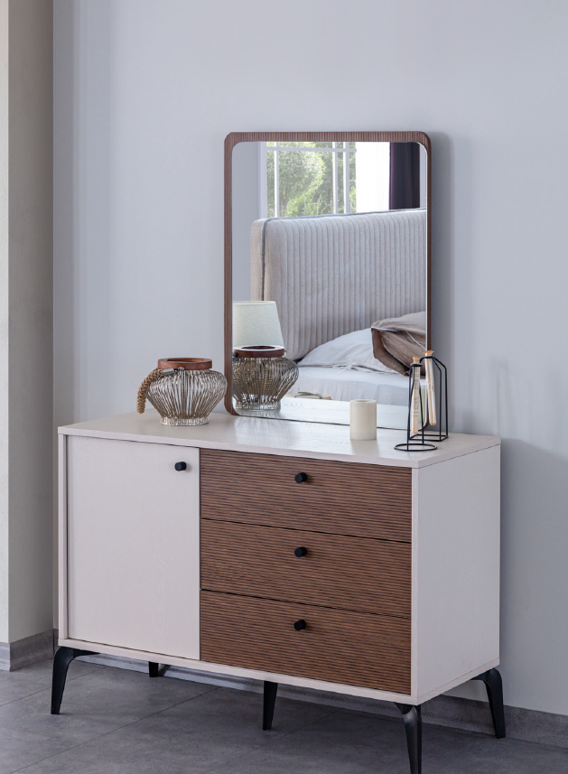 Скрин «Piedra» с три чекмеджета и шкаф, размер 110х79х45см