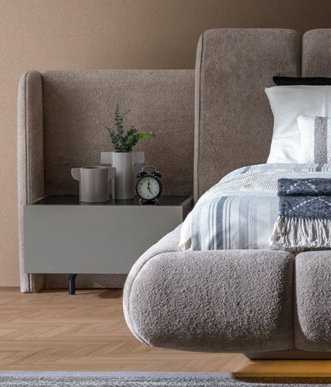 Нощно шкафче «Zenith» + чекмедже, с допълнителен тапициран панел, размер 60х38х43см