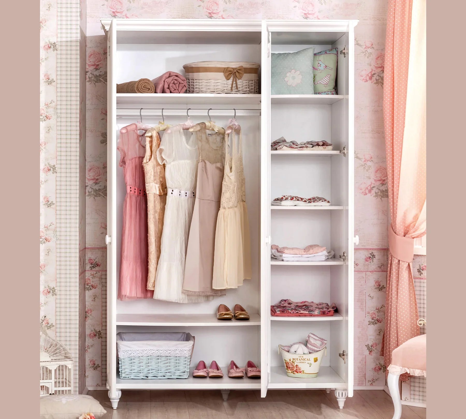 Трикрилен гардероб «Romantica» - ширина 130см