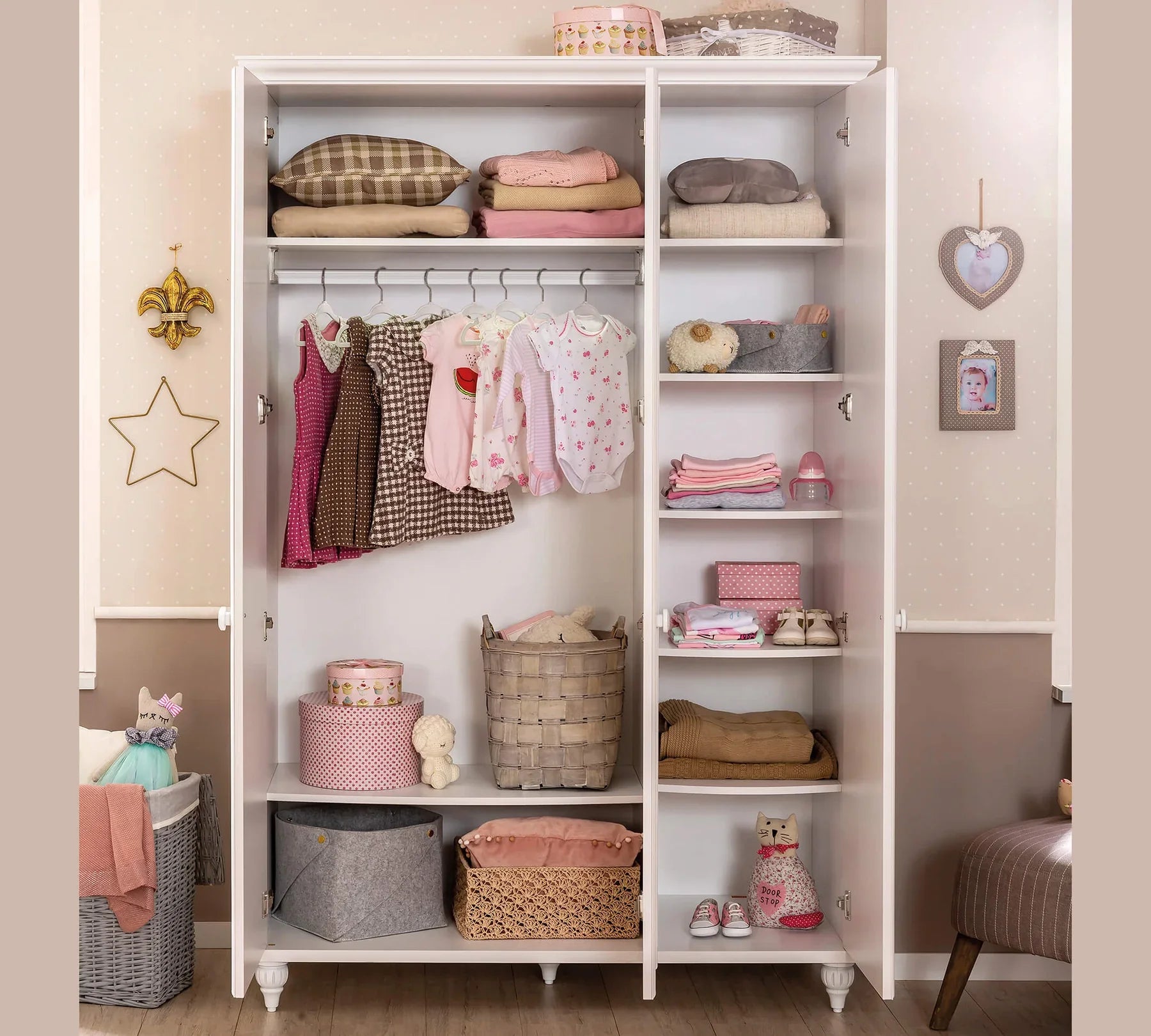 Трикрилен гардероб «Romantica» - ширина 130см