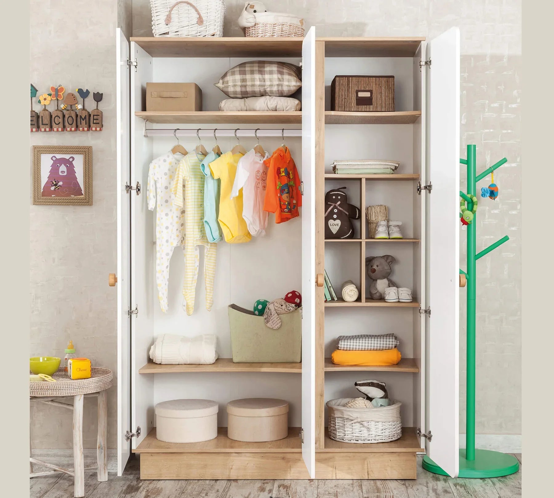 Детски трикрилен гардероб Natura Baby