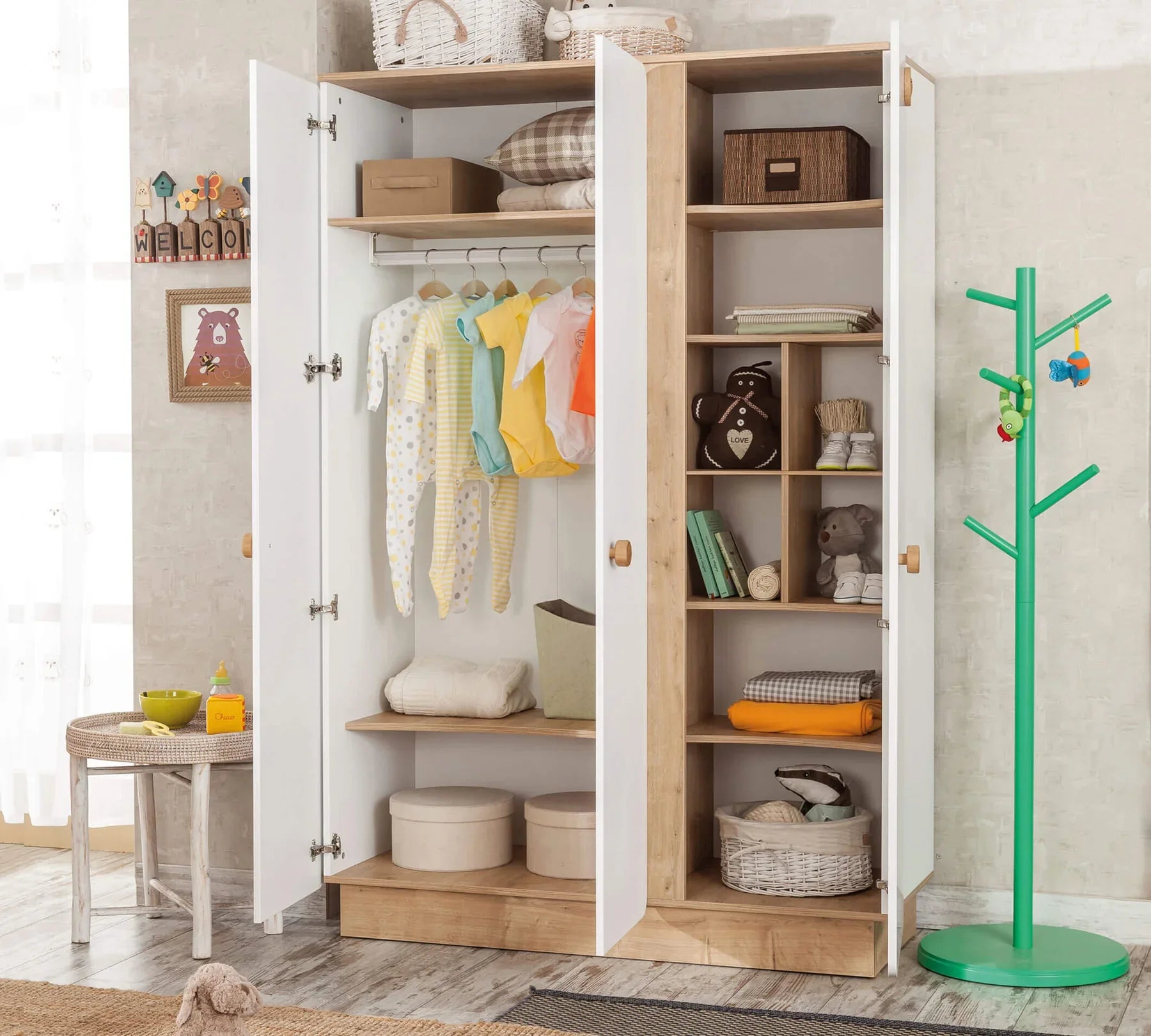 Детски трикрилен гардероб Natura Baby