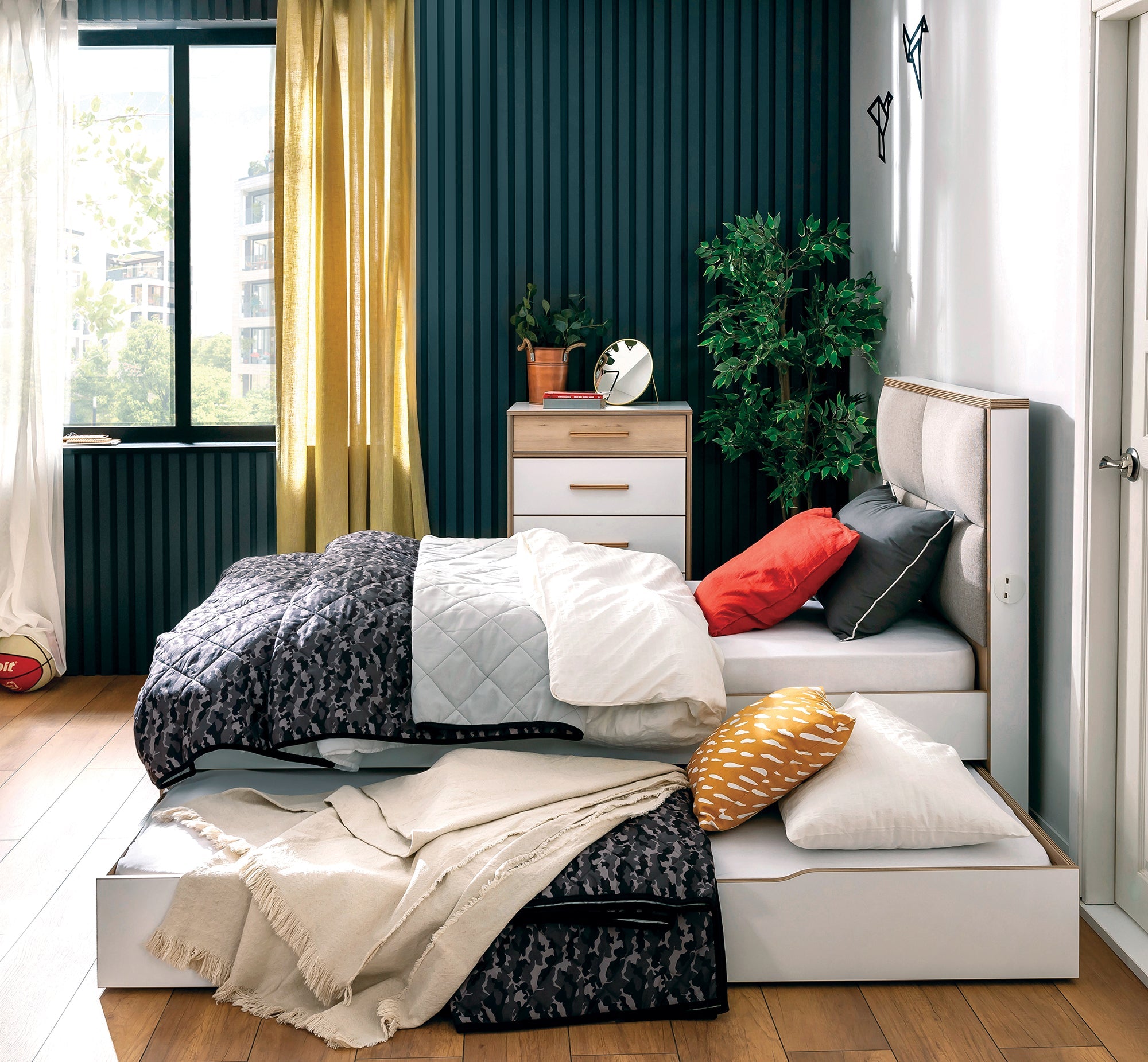 Скрин «Modera» с пет чекмеджета, размер 63х102х46см