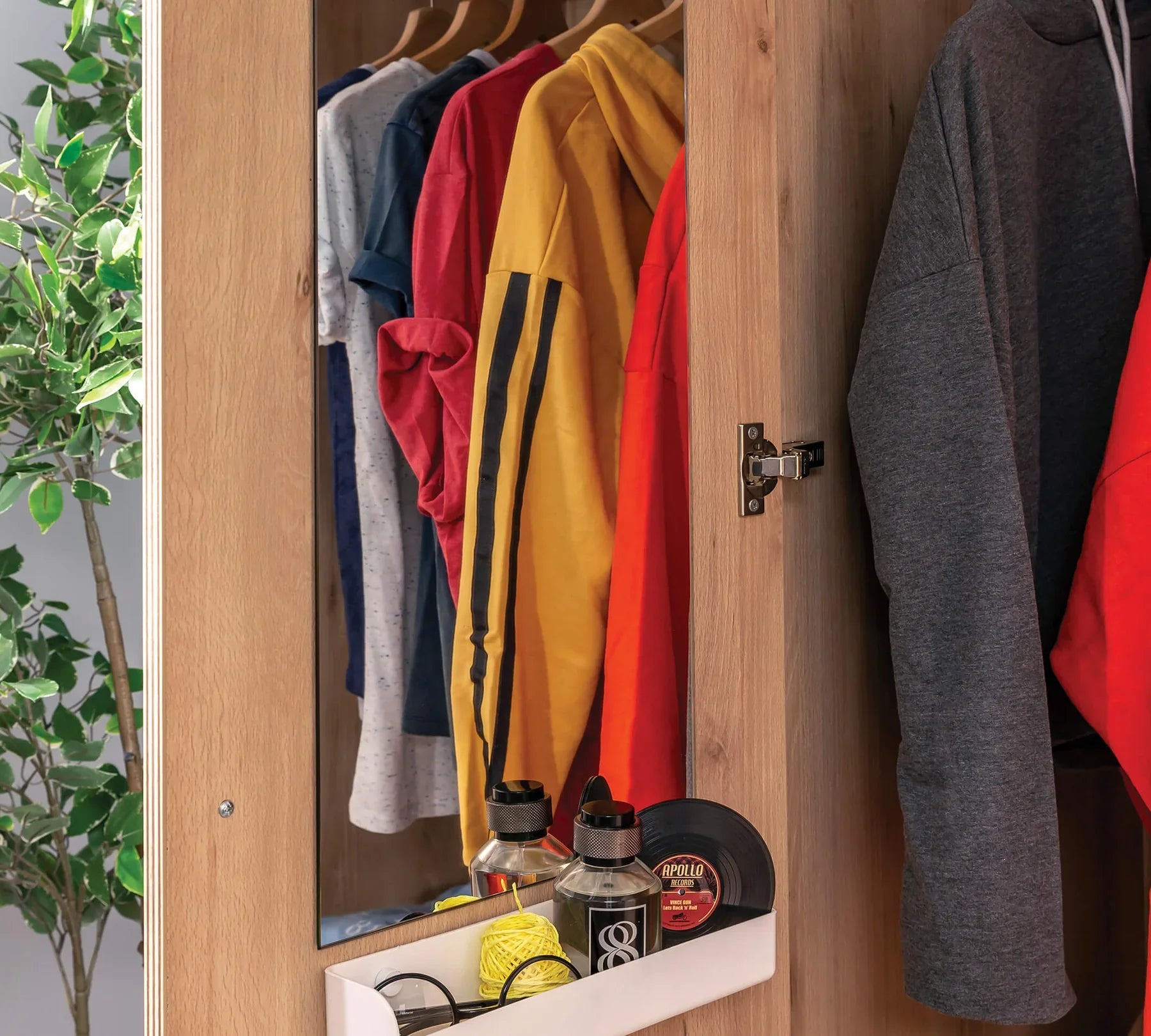 Трикрилен гардероб «Modera» - ширина 138см