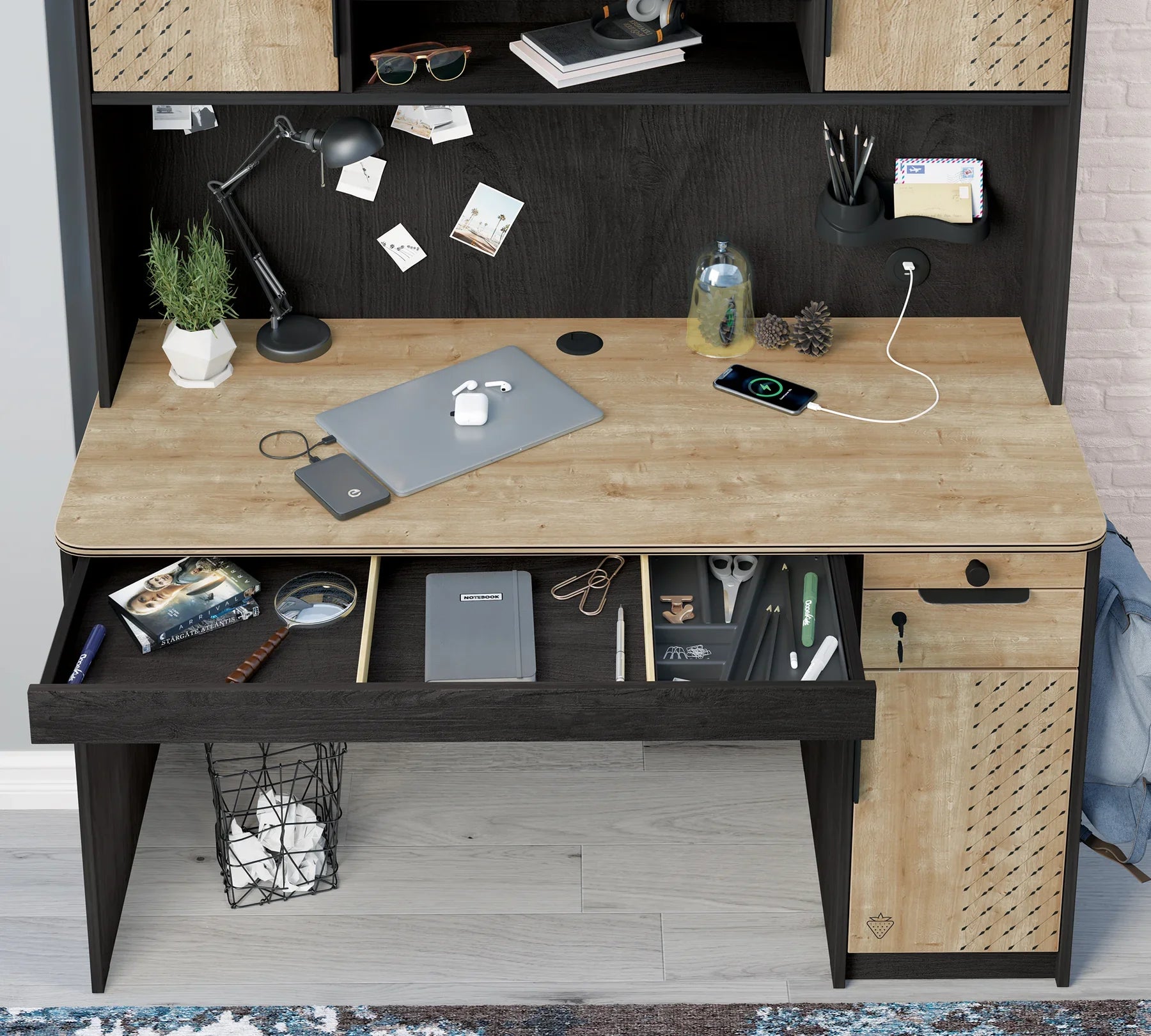 Надстройка за бюро «Black» + USB зарядна станция, размер 136х105х29см