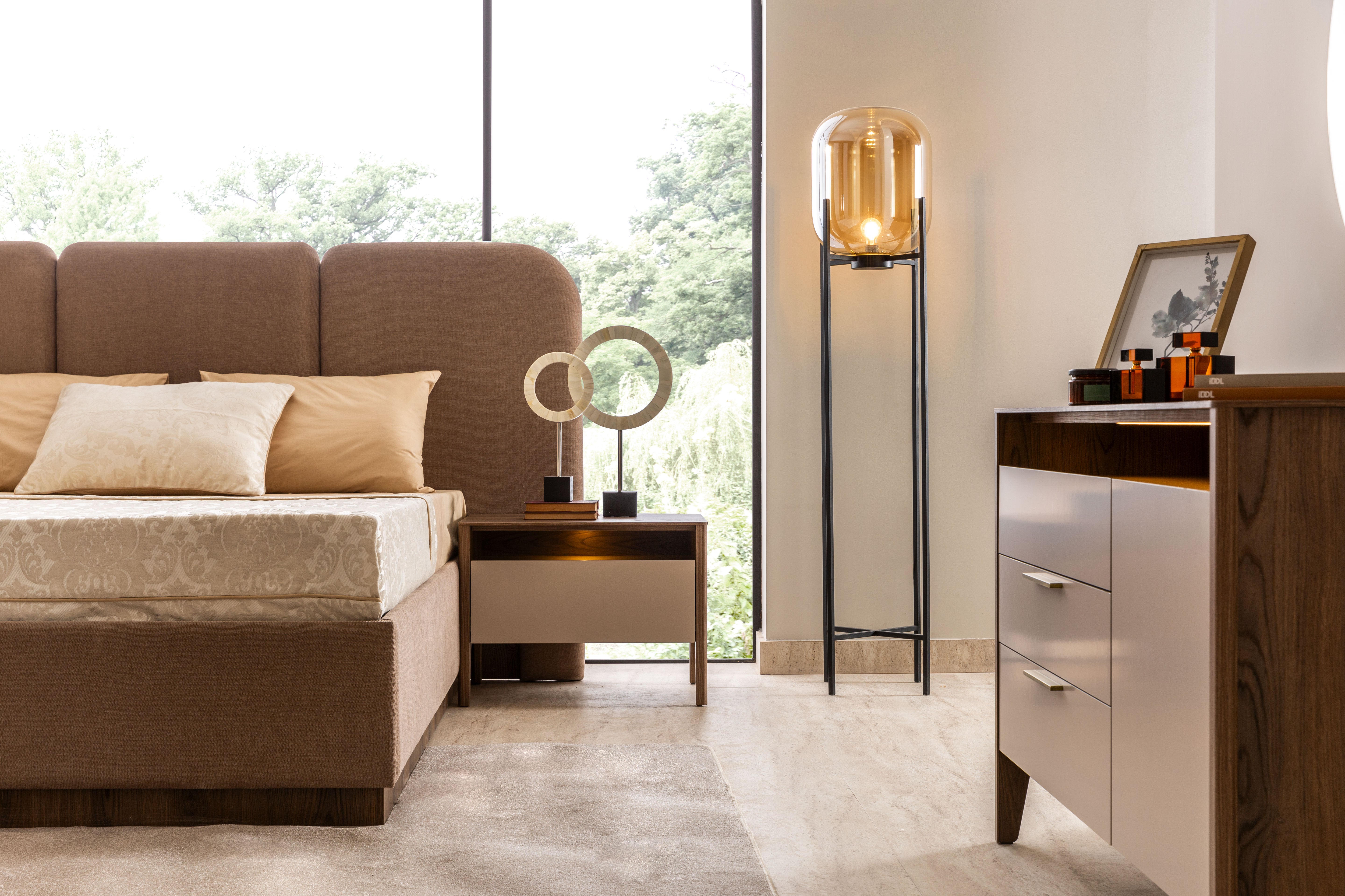 Нощно шкафче «Tilsim» + чекмедже и рафт с LED осветление, размер 68х50х48см