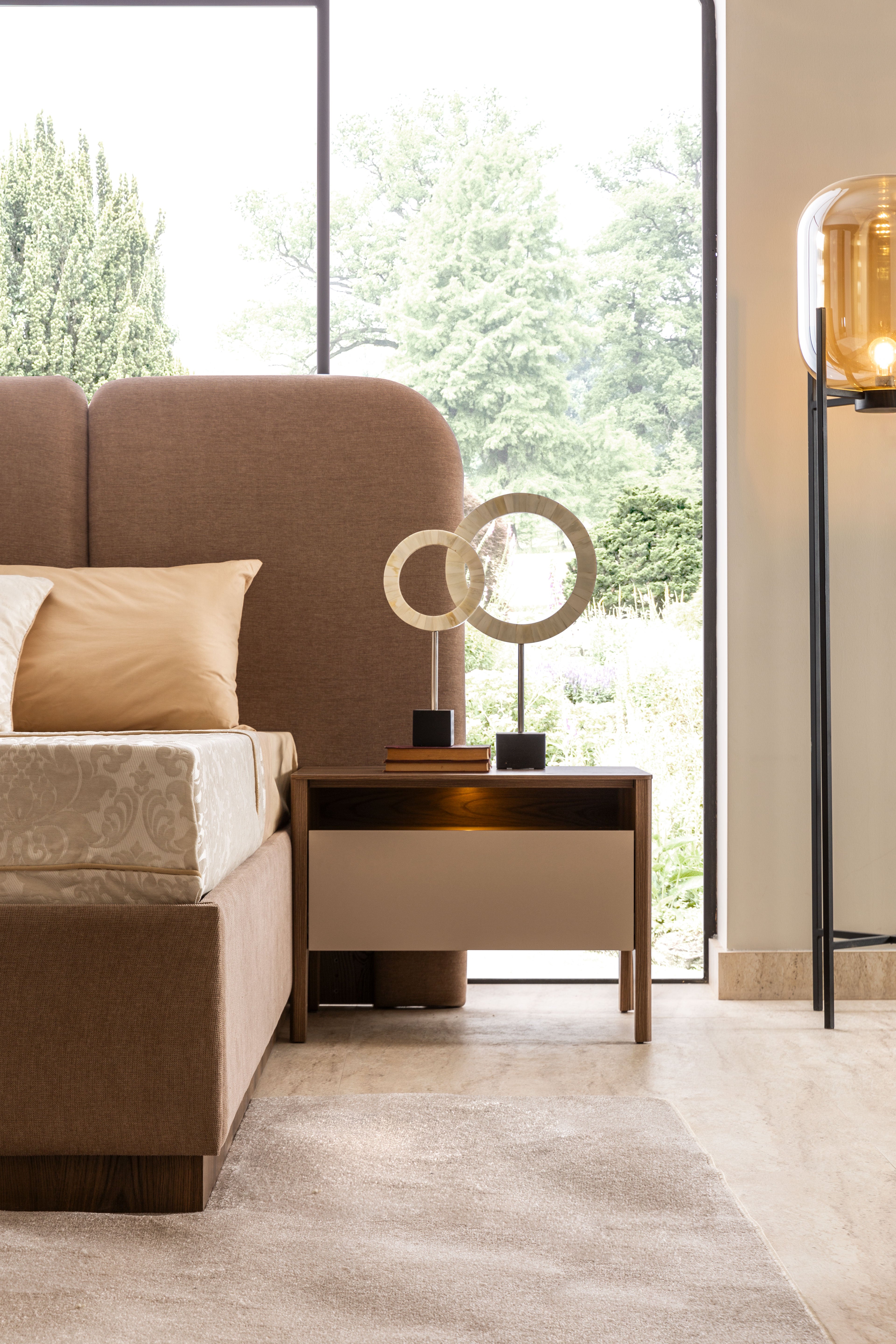 Нощно шкафче «Tilsim» + чекмедже и рафт с LED осветление, размер 68х50х48см