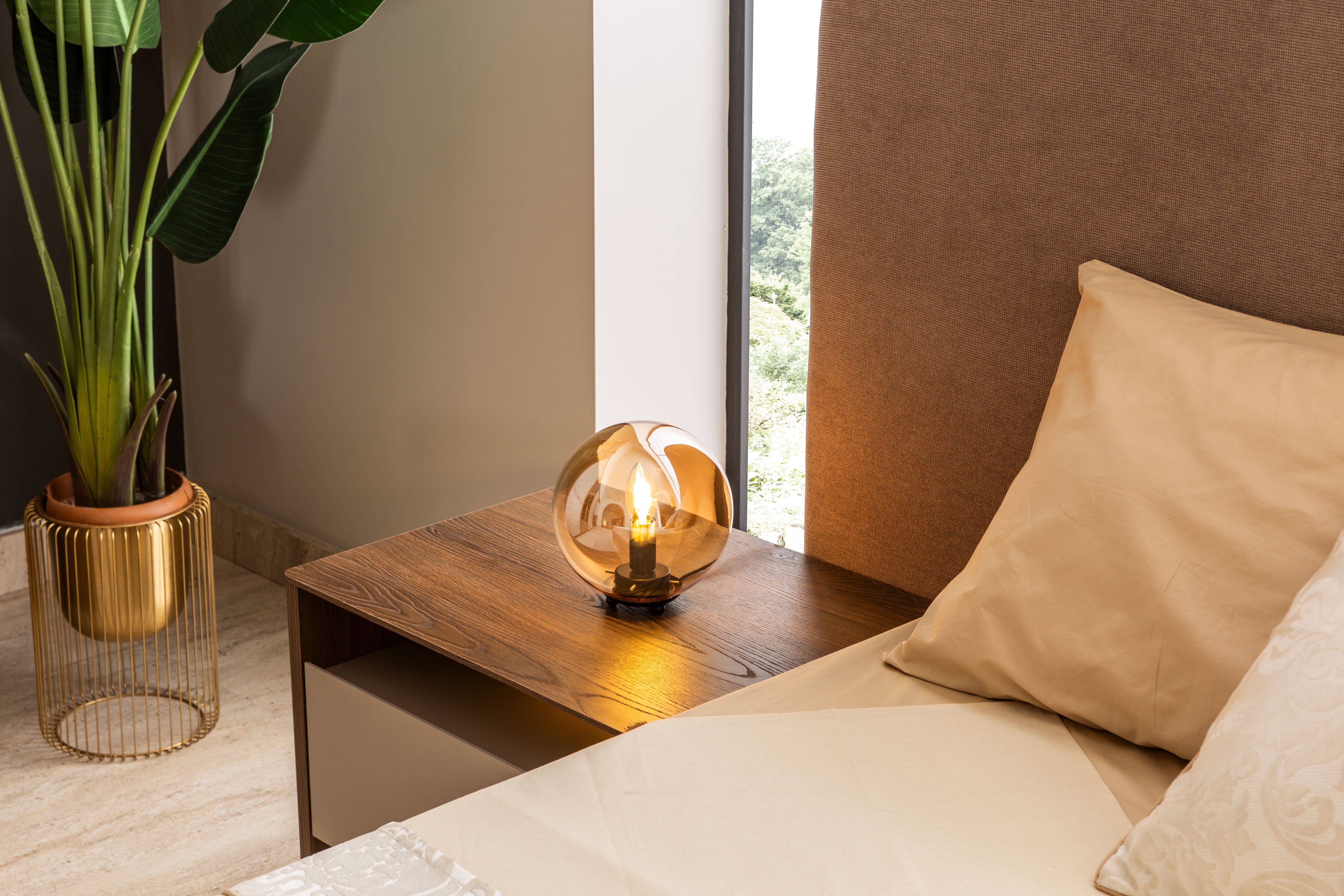 Нощно шкафче «Tilsim» + чекмедже и рафт с LED осветление, размер 68х50х48см