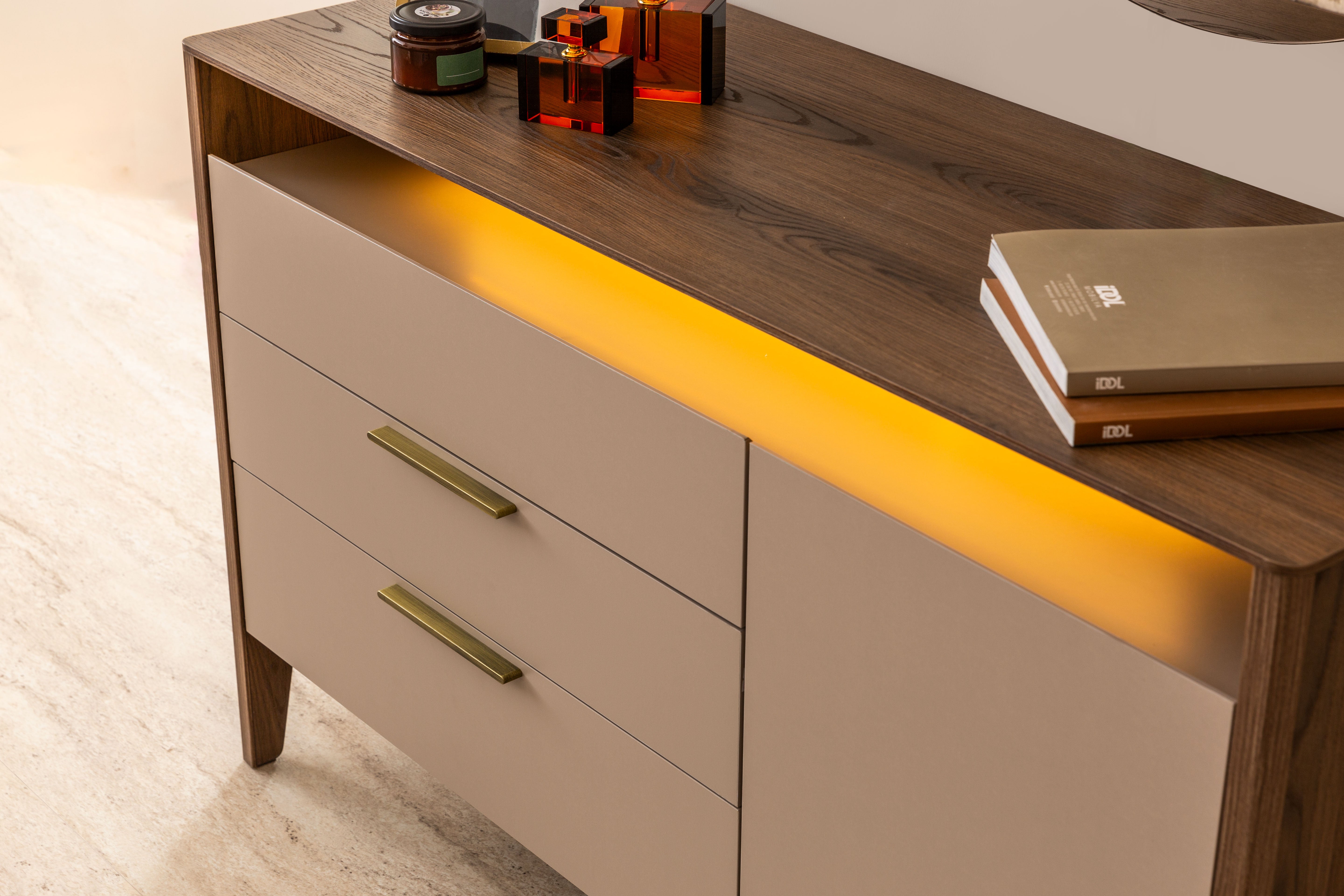 Скрин «Tilsim» + огледало, с три чекмеджета и шкаф, размер 130х80х50см