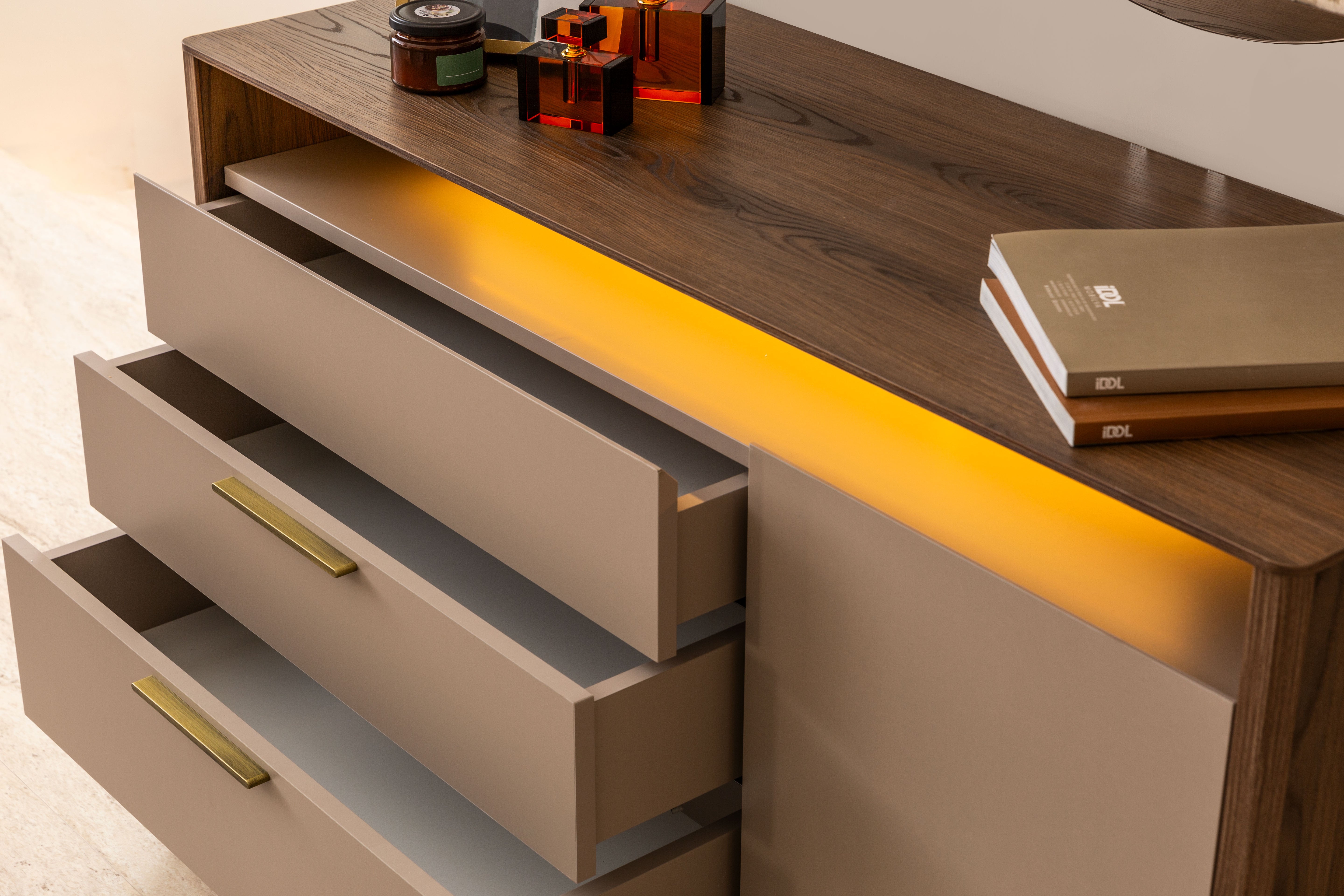 Скрин «Tilsim» + огледало, с три чекмеджета и шкаф, размер 130х80х50см