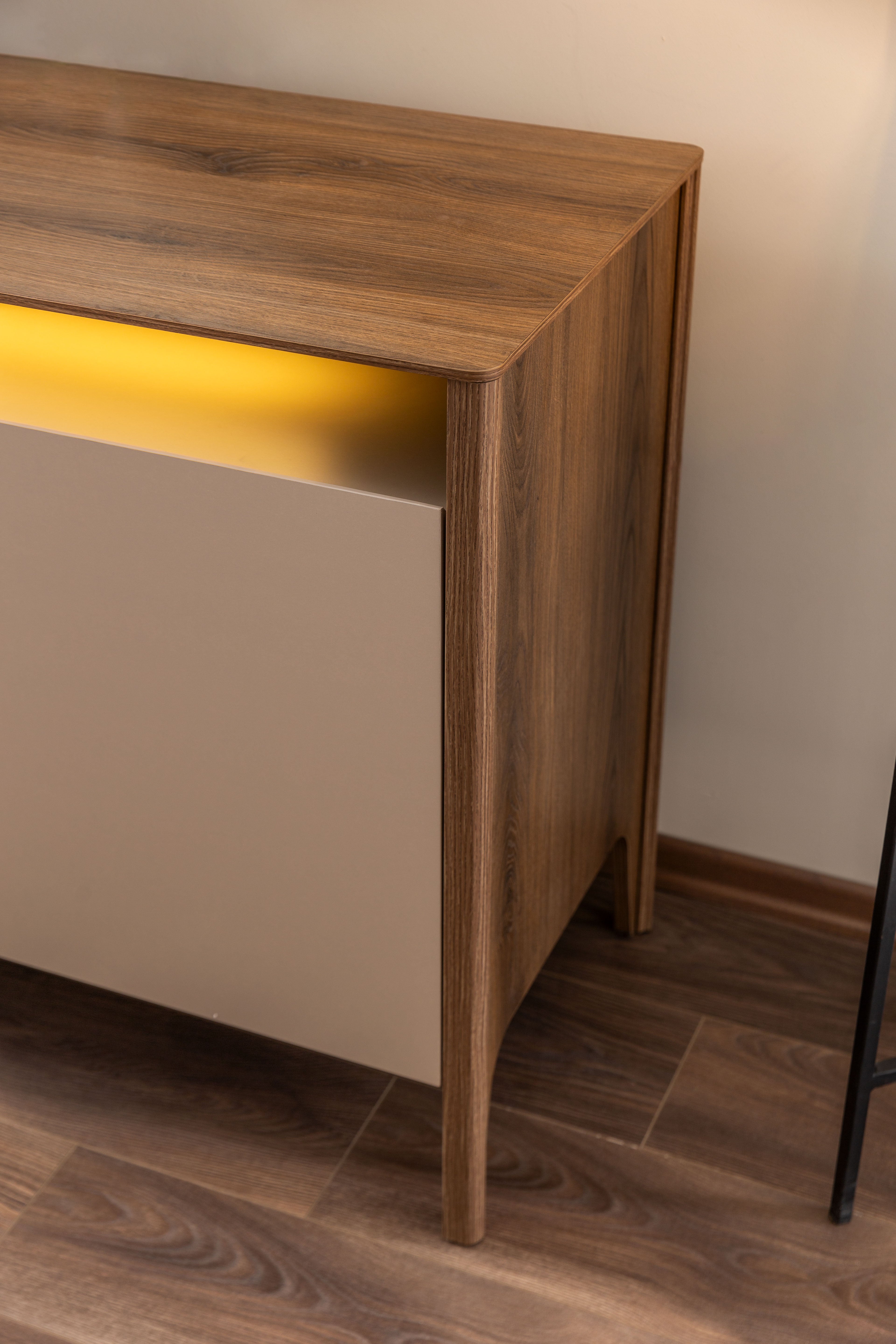 Бюфет «Tilsim» + огледало, с три чекмеджета, с LED осветление, размер 190х80х50см