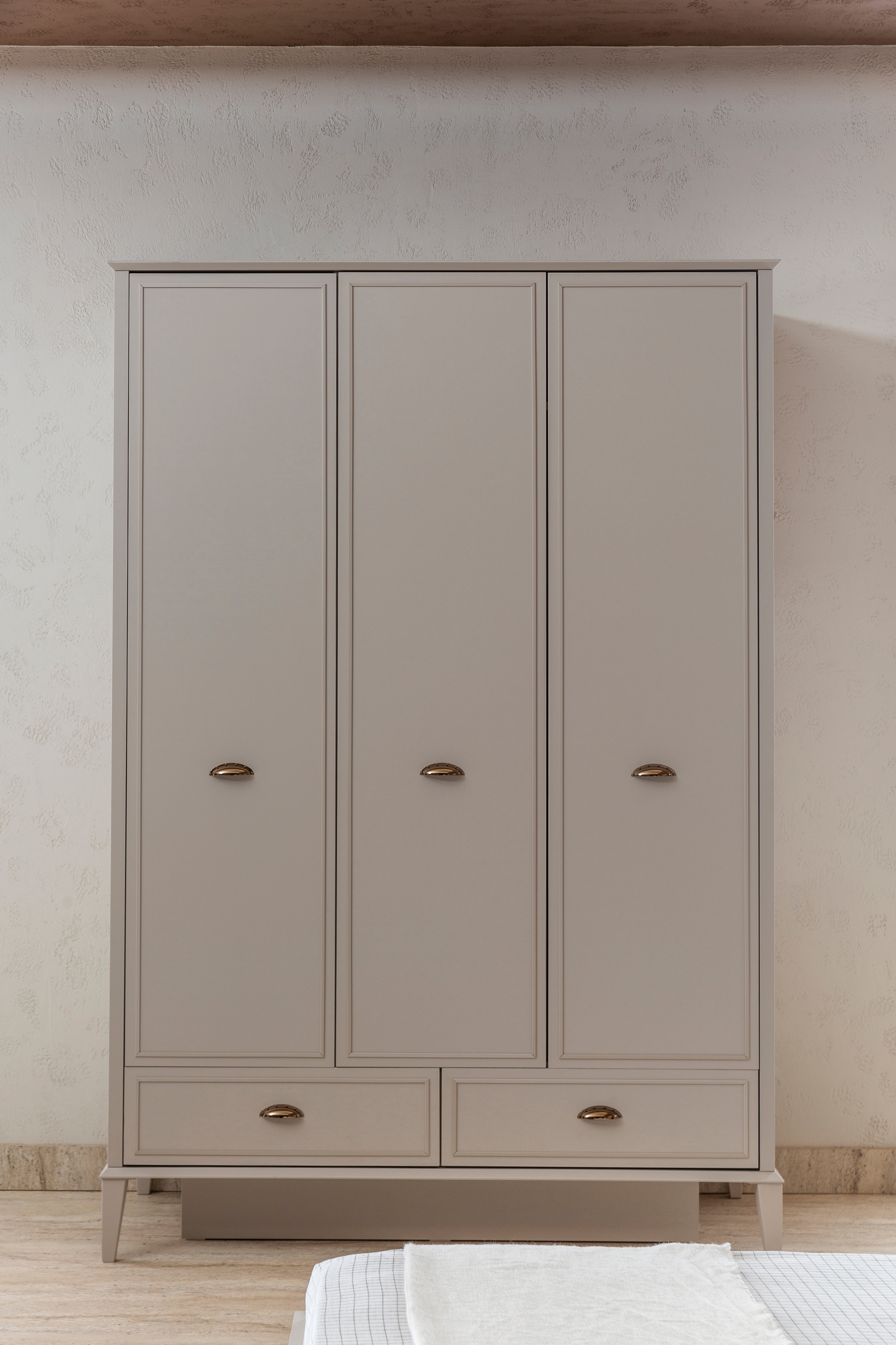 Трикрилен гардероб «Alacati» - ширина 140см