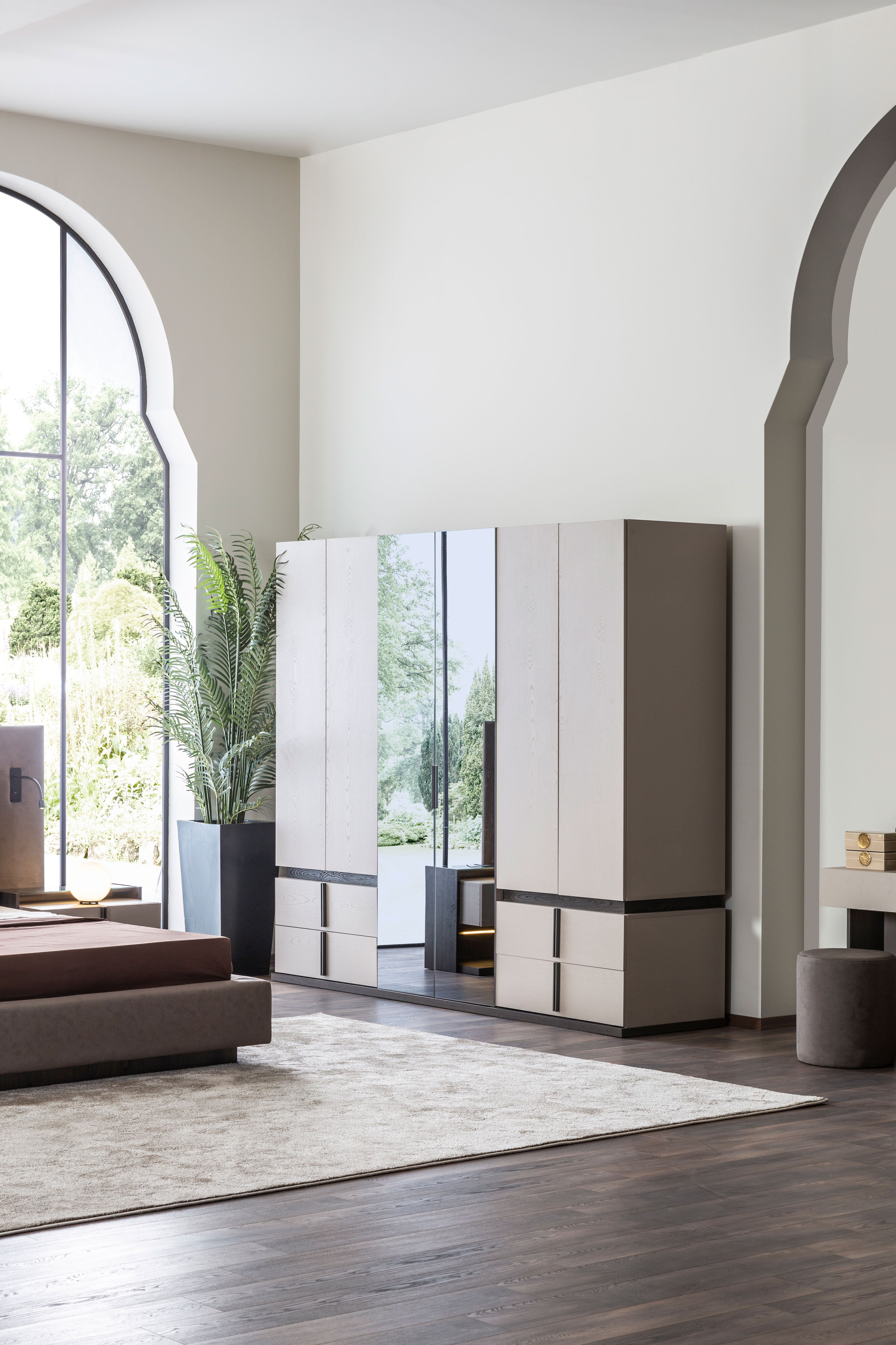 Шесткрилен гардероб «Vitra» с огледална врата, ширина 264см