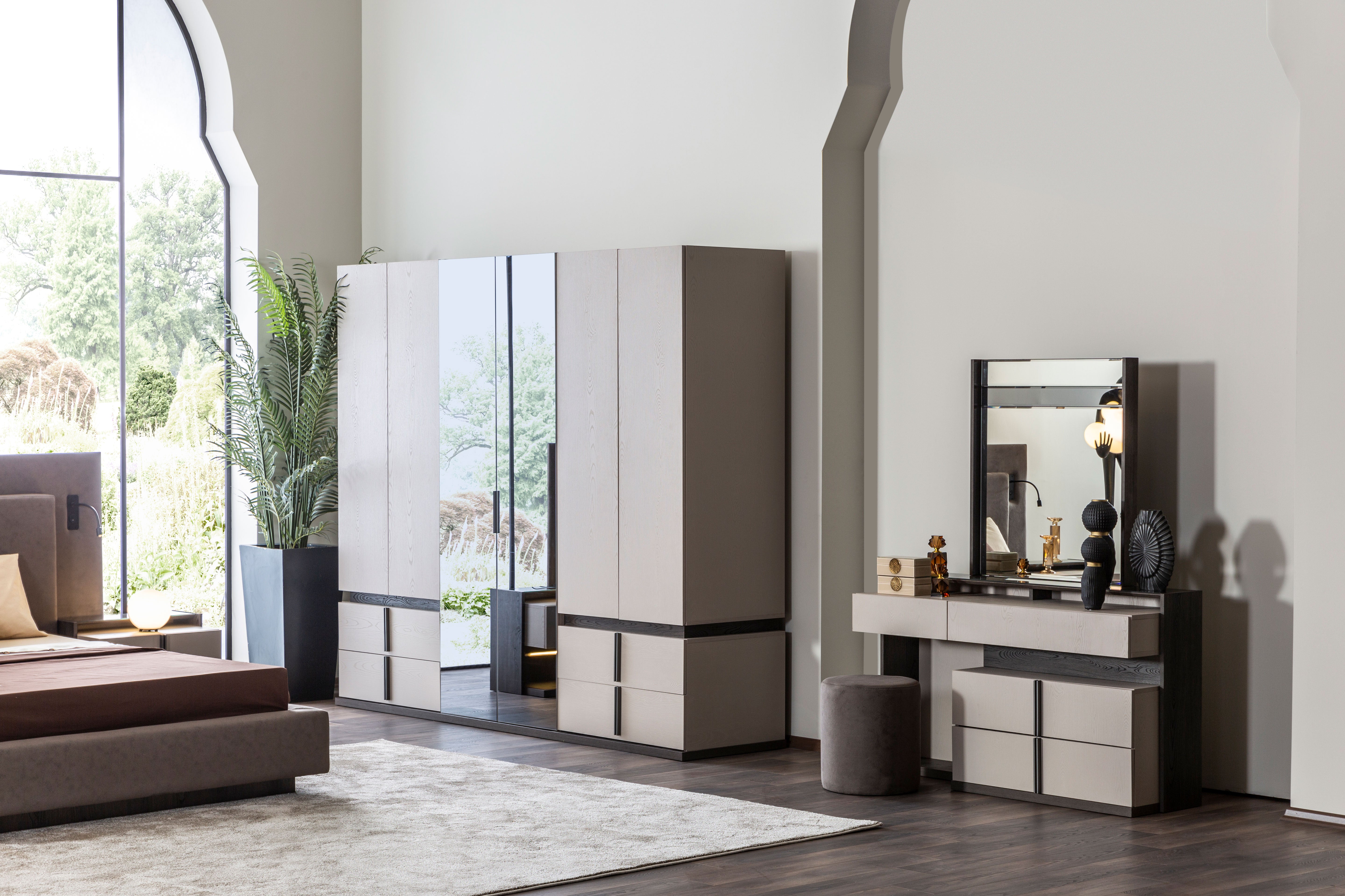 Тоалетка «Vitra» + огледало, табуретка и скрин с шест чекмеджета, размер 147х83х43см