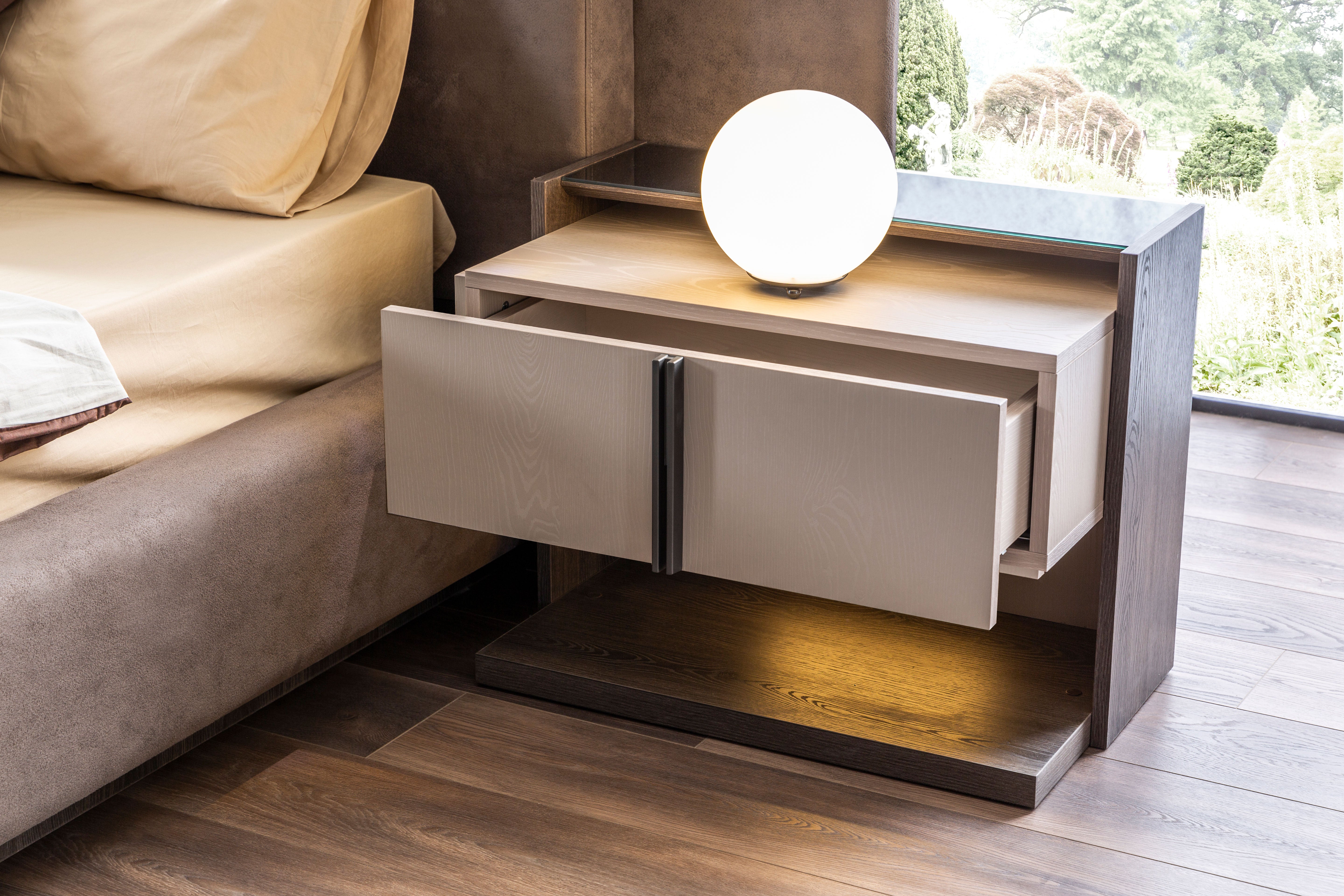 Нощно шкафче «Vitra» + чекмедже и рафт с LED осветление, размер 69х54х45см