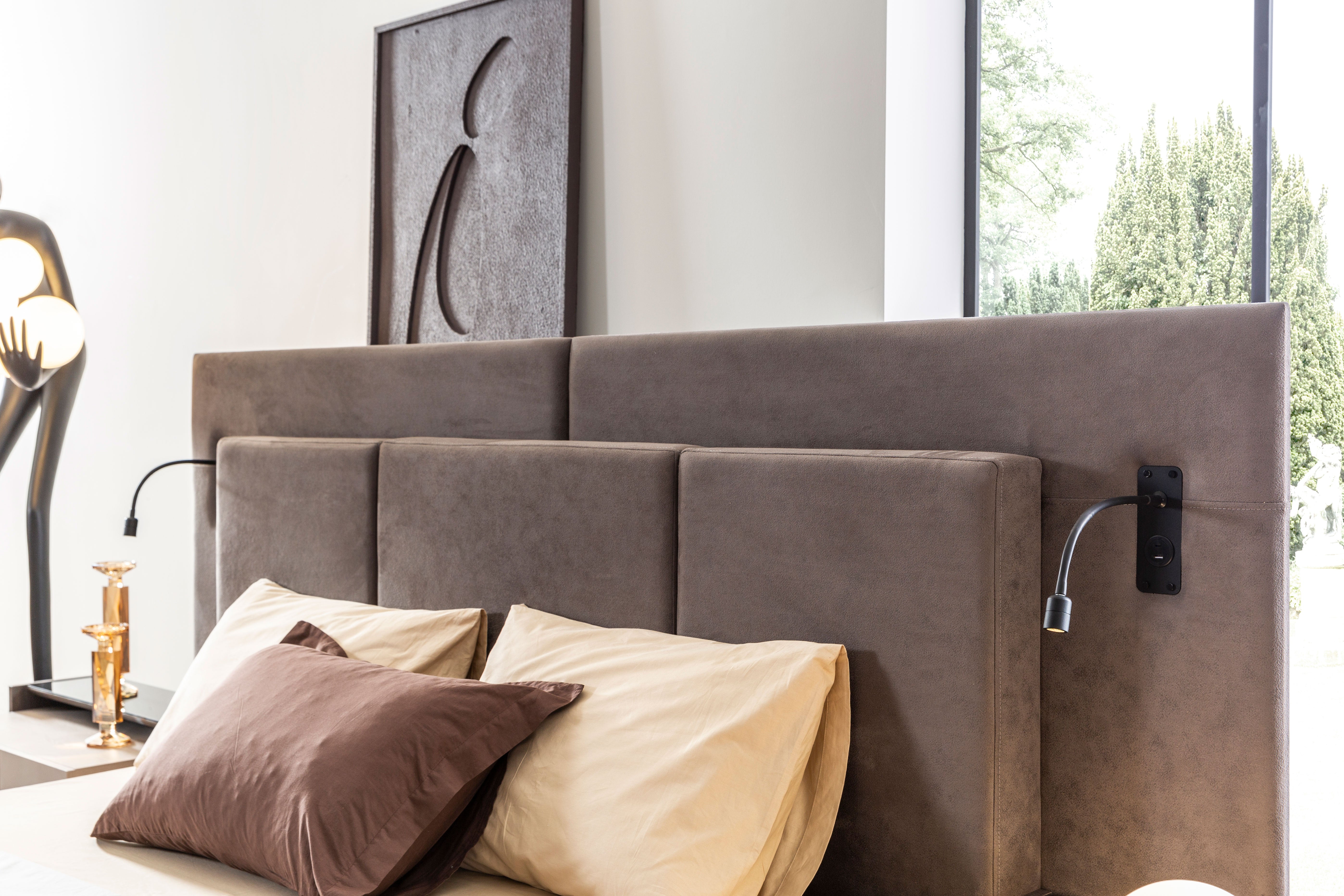 Тапицирано легло «Vitra» + табла с осветление - с място за съхранение, повдигащ механизъм